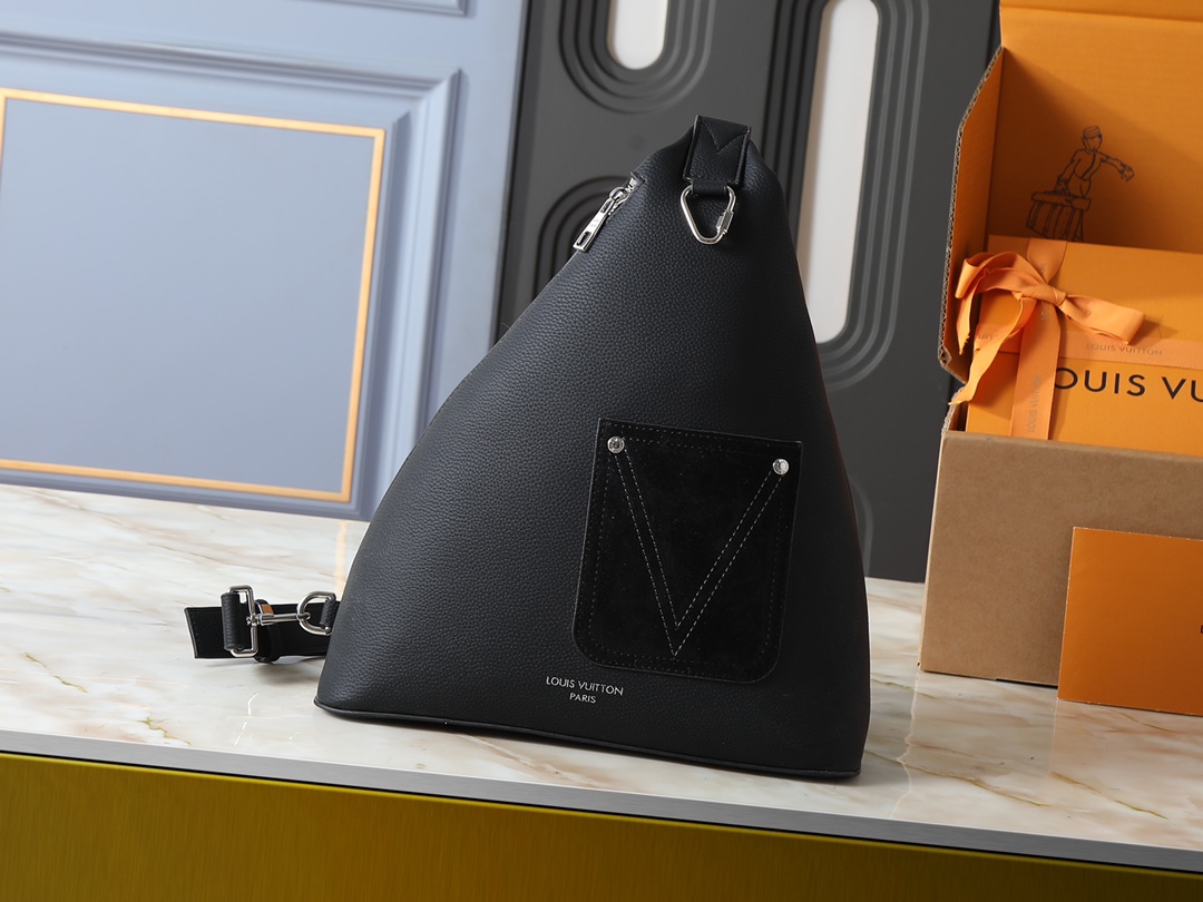 LOUIS VUITTON M27060 New Leather Line Delta Slingbag