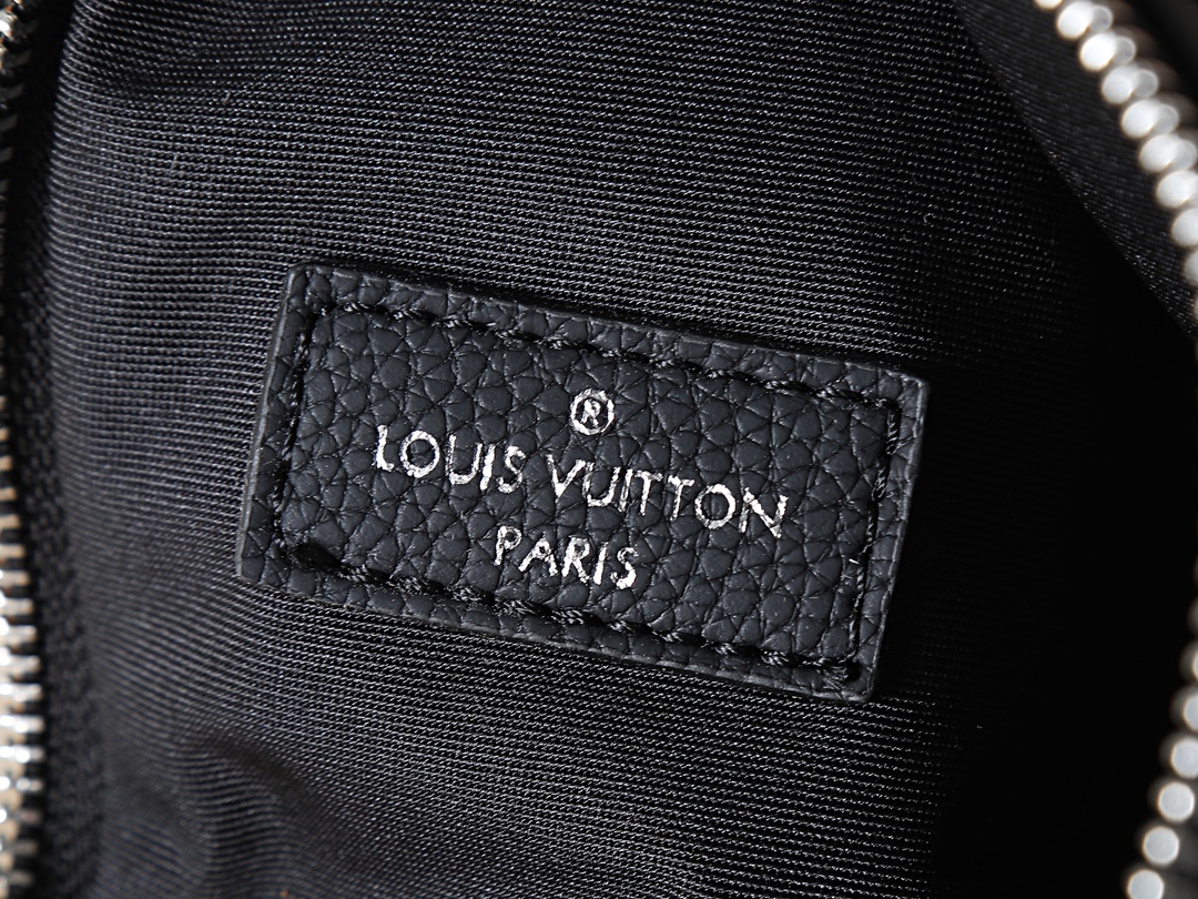 LOUIS VUITTON M27060 New Leather Line Delta Slingbag