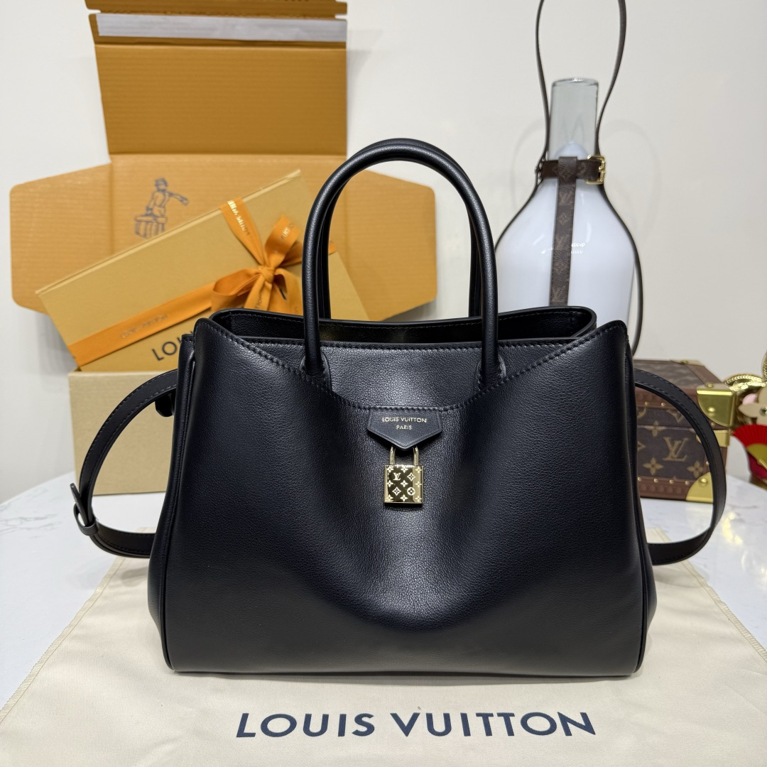 LOUIS VUITTON M26502 Vendome PM