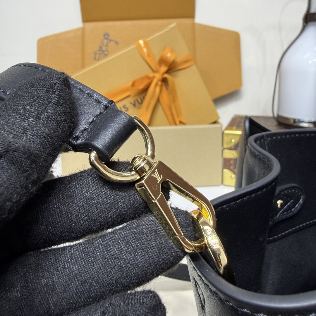 LOUIS VUITTON M26502 Vendome PM