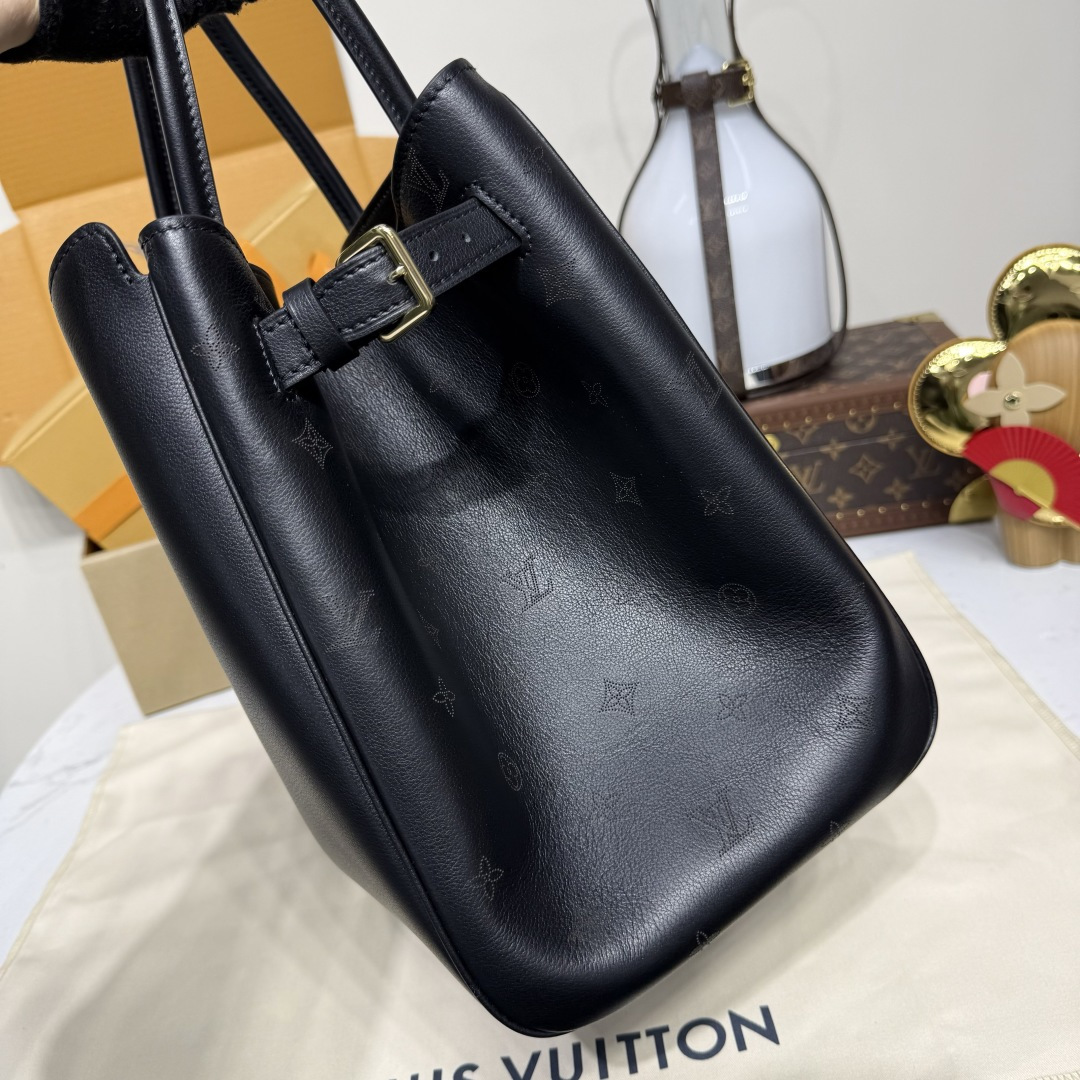 LOUIS VUITTON M26338 Vendome MM