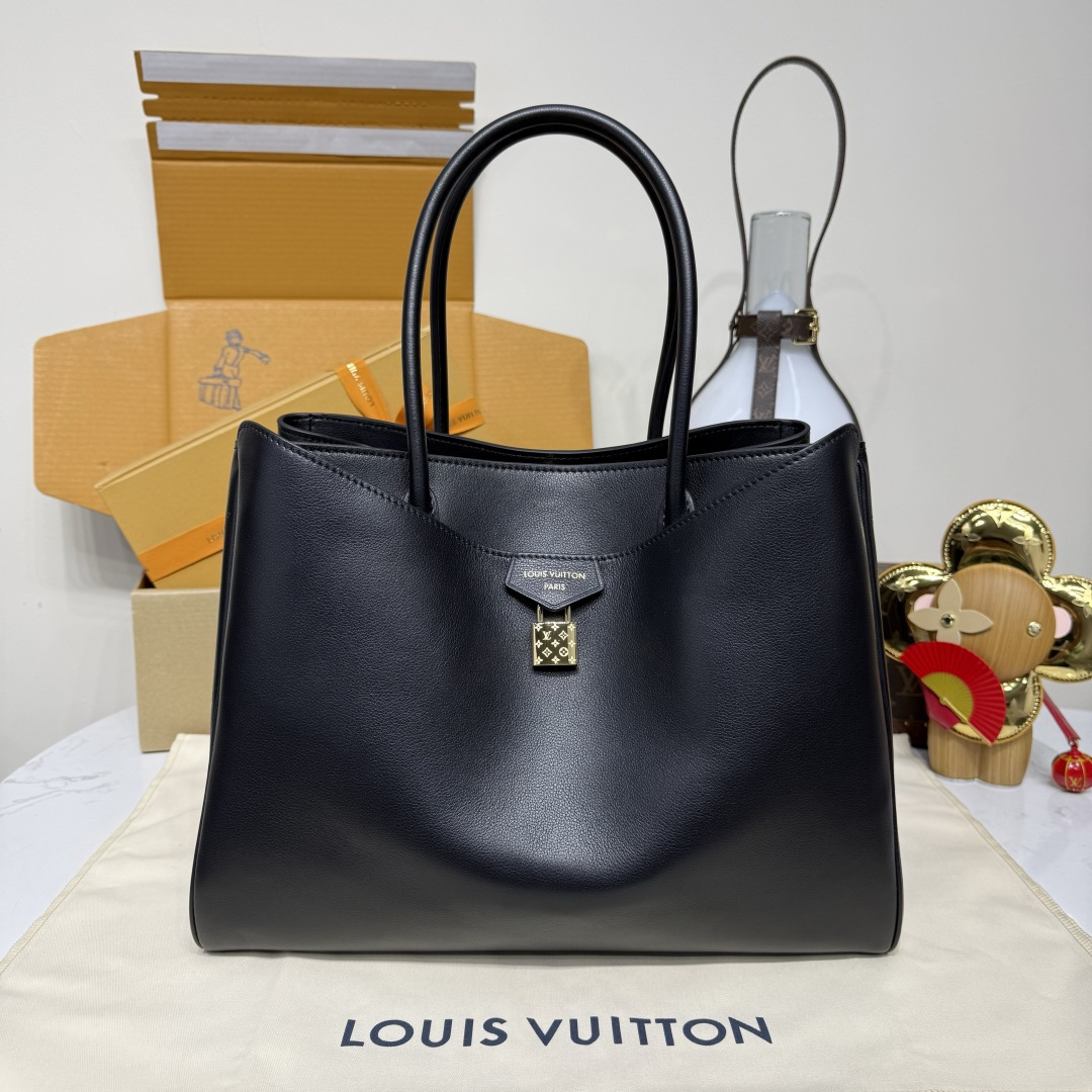 LOUIS VUITTON M26338 Vendome MM