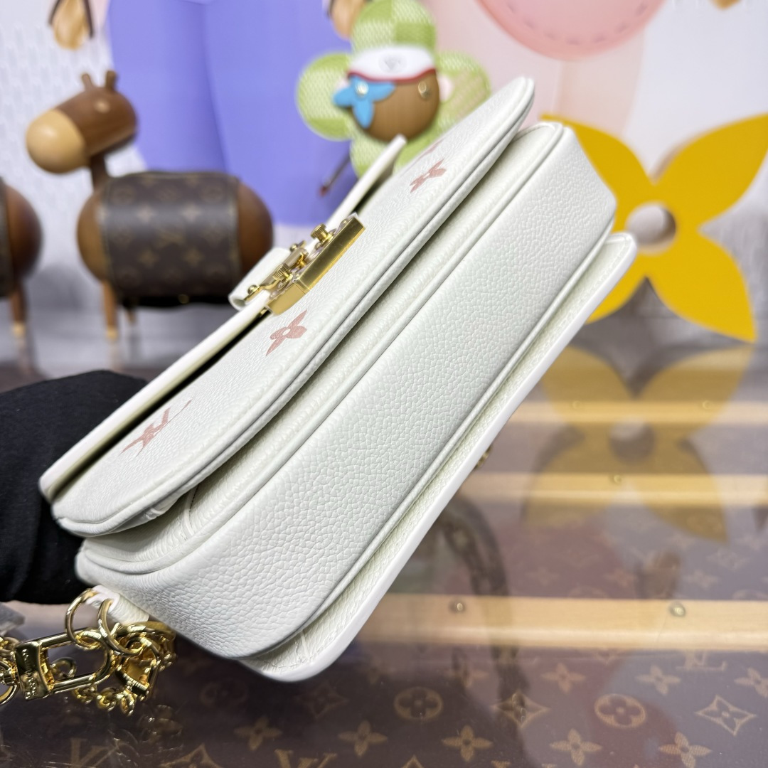 LOUIS VUITTON M27575 Pochette Métis East West