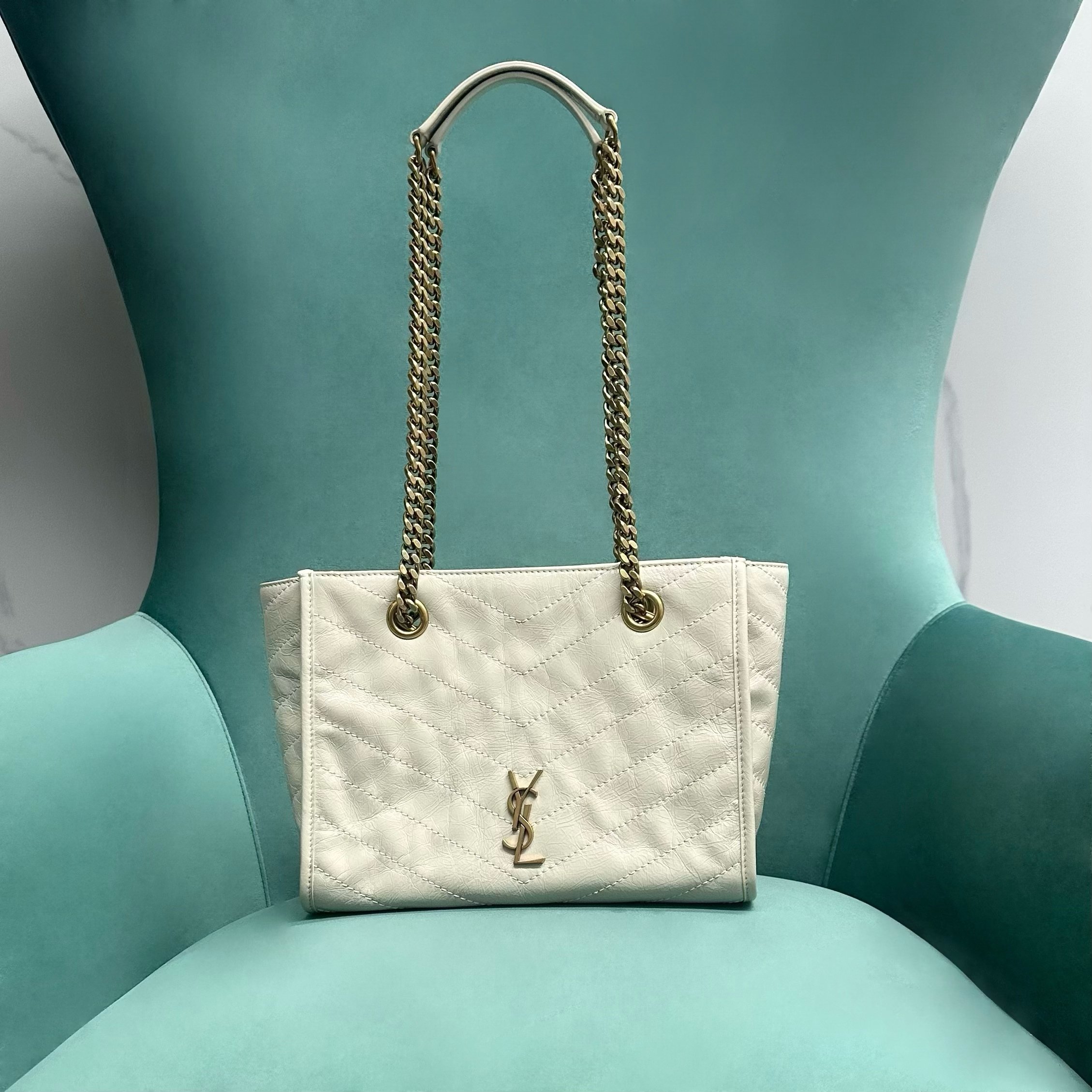 Saint Laurent NIKI Vintage Leather Small Shopping Bag in BLANC VINTAGE