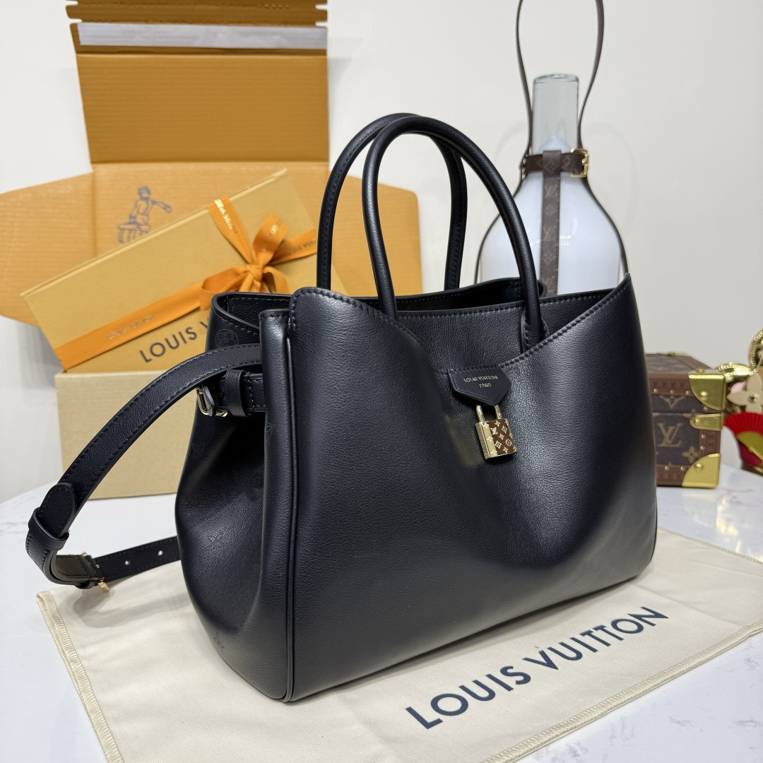 LOUIS VUITTON M26502 Vendome PM