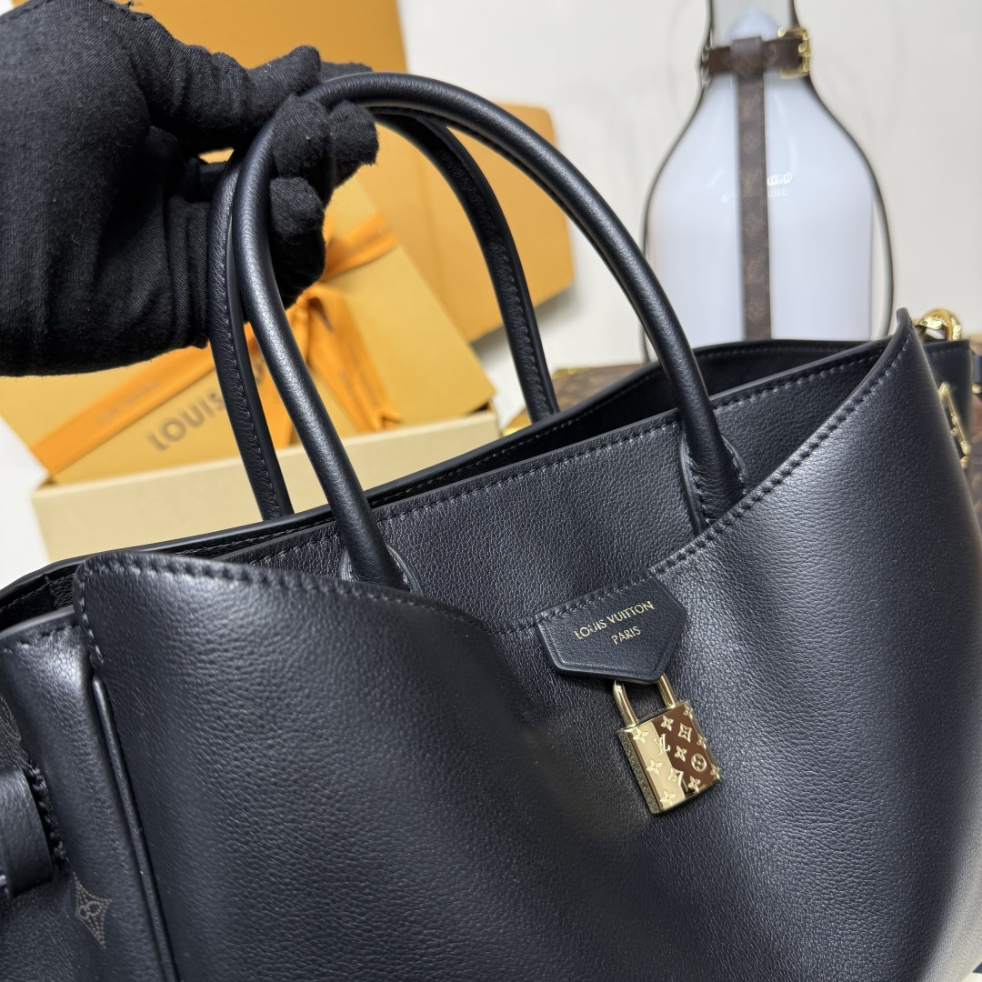 LOUIS VUITTON M26502 Vendome PM