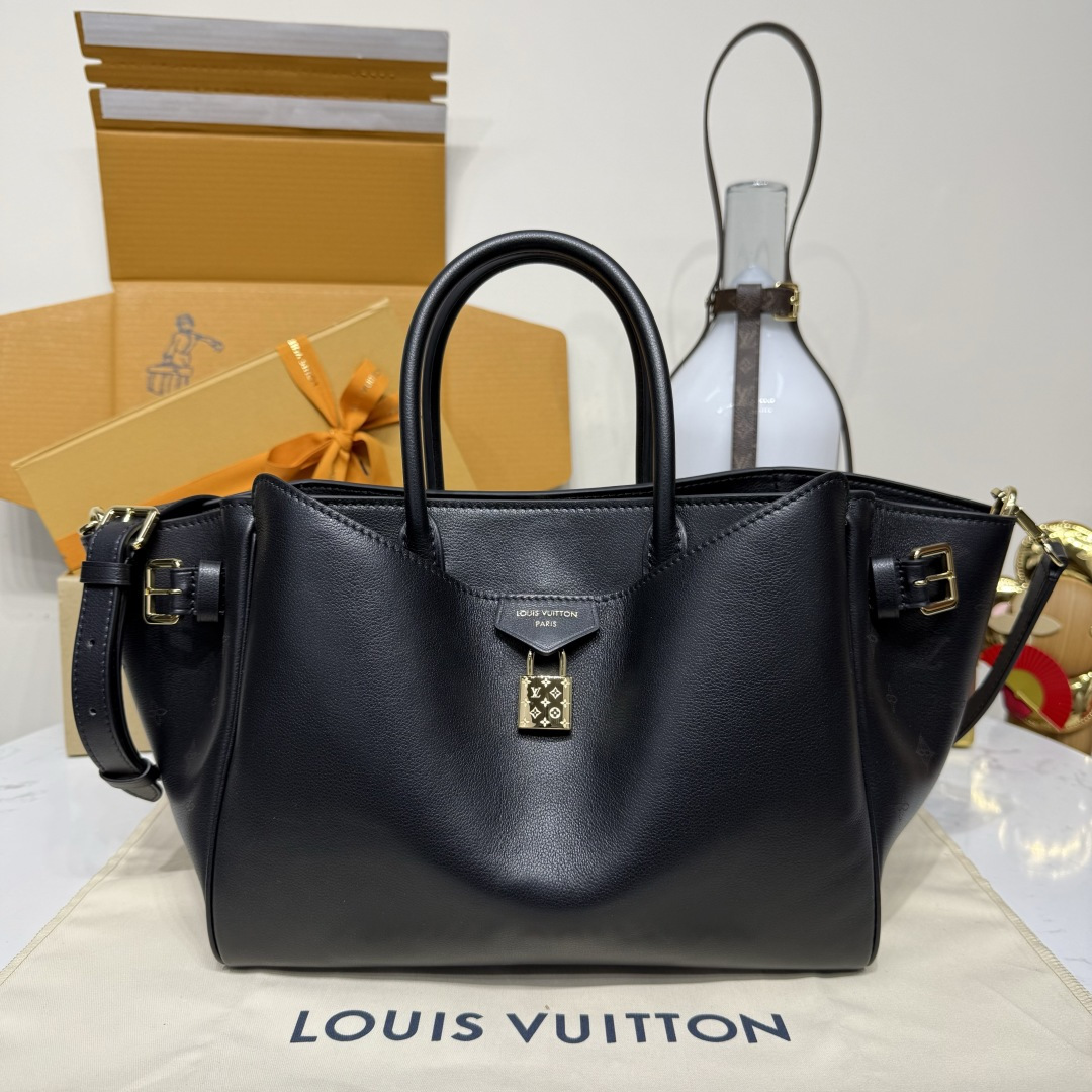 LOUIS VUITTON M26502 Vendome PM