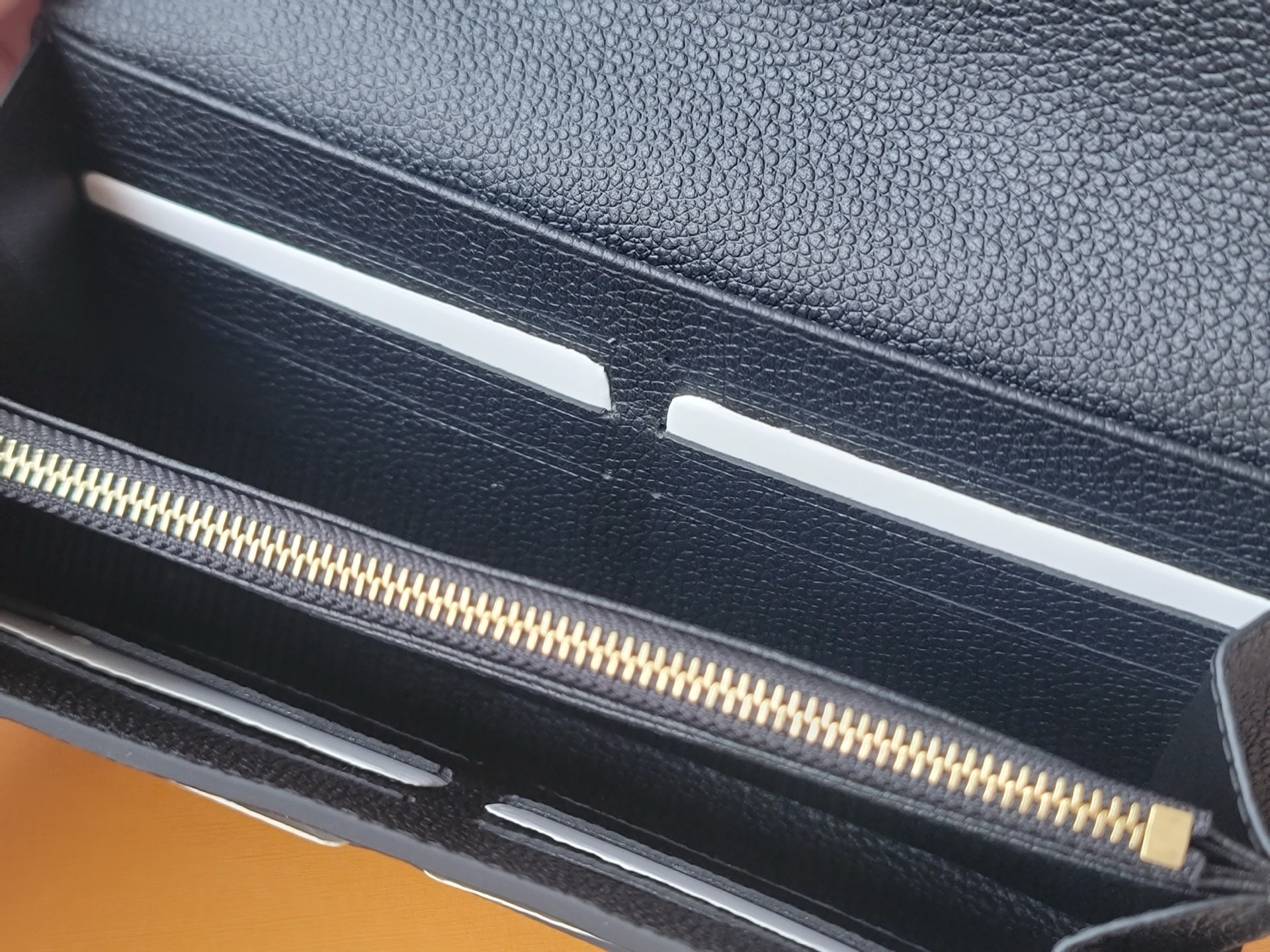 LOUIS VUITTON M82257 Sarah Wallet