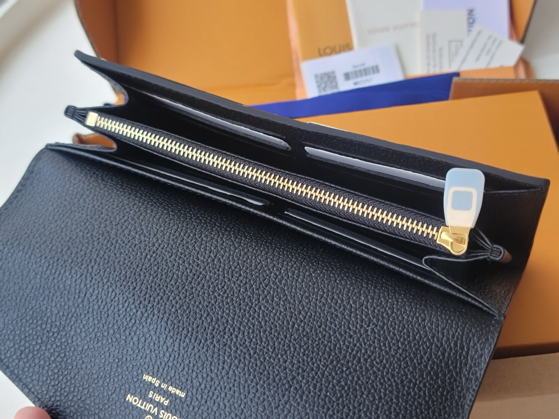 LOUIS VUITTON M82257 Sarah Wallet