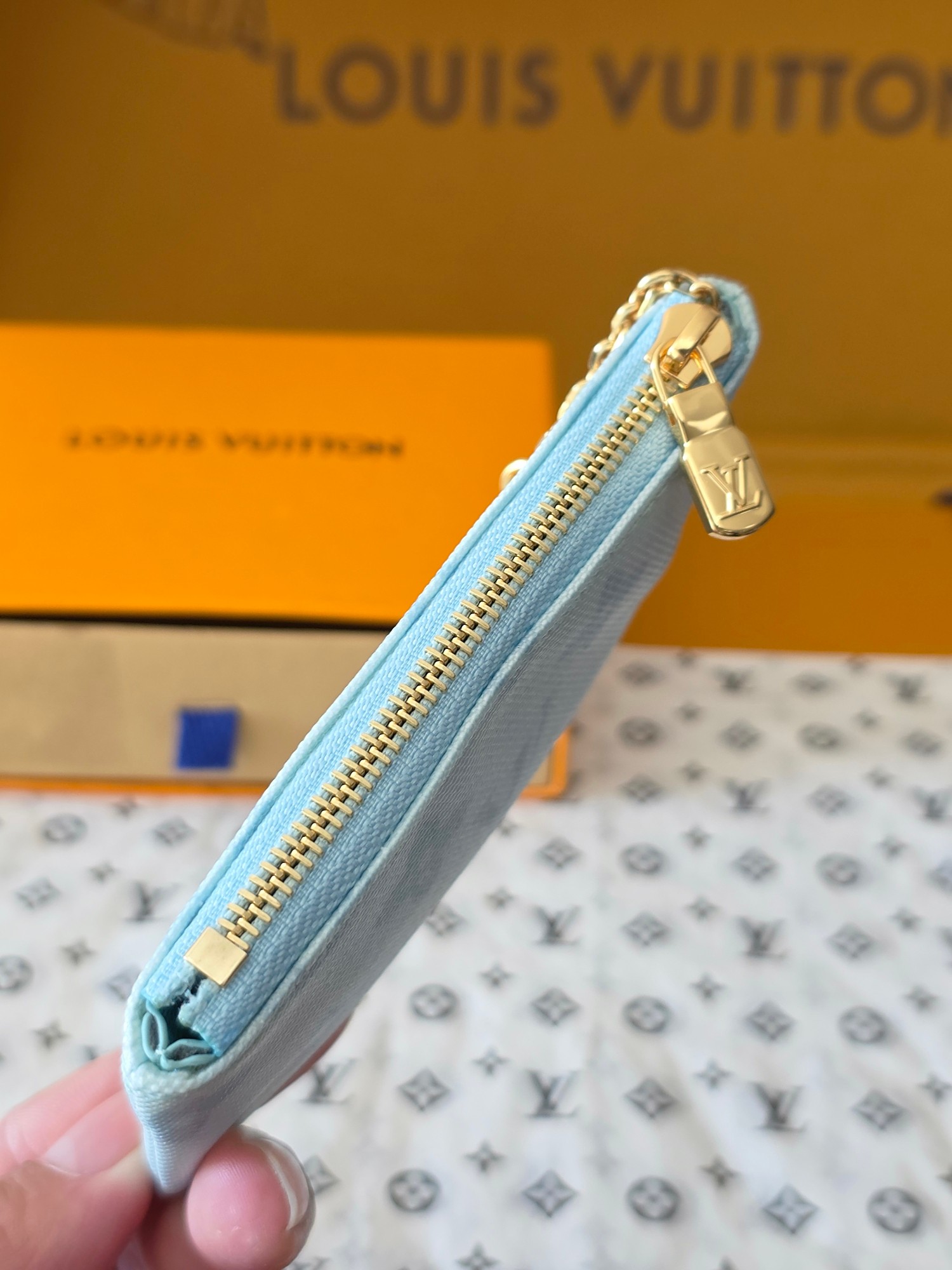 LOUIS VUITTON M27674 NEW Key Pouch