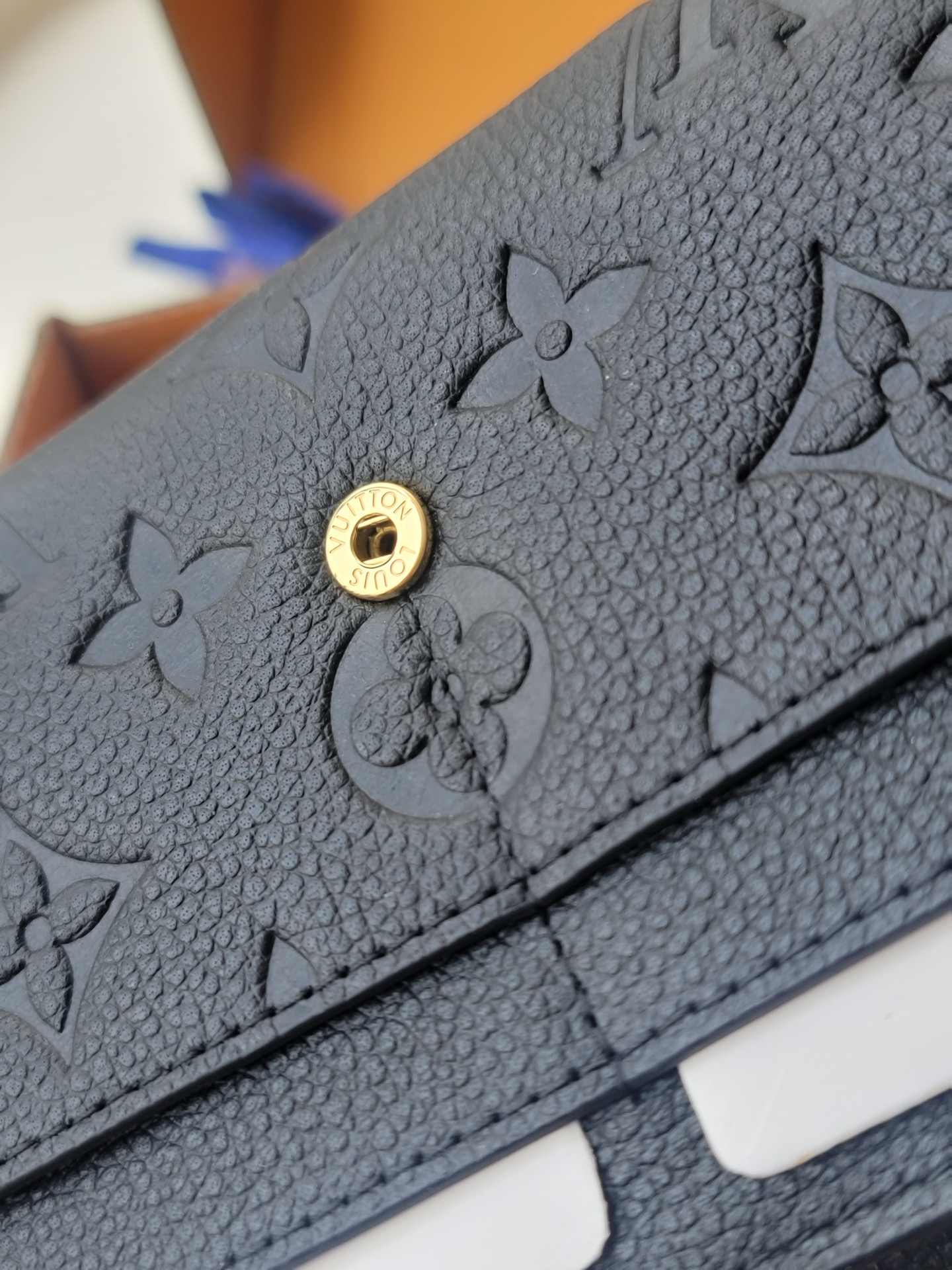 LOUIS VUITTON M82257 Sarah Wallet