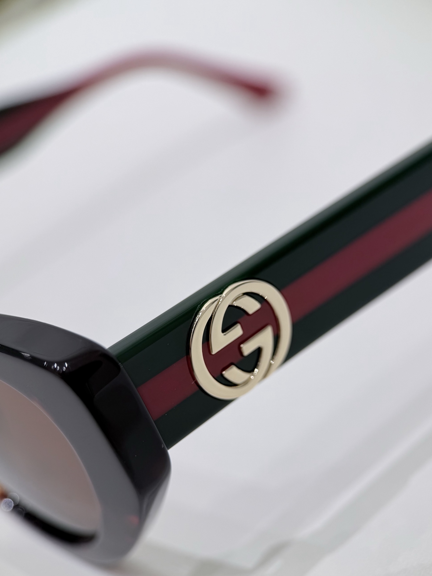 GUCCI Cat-eye frame sunglasses