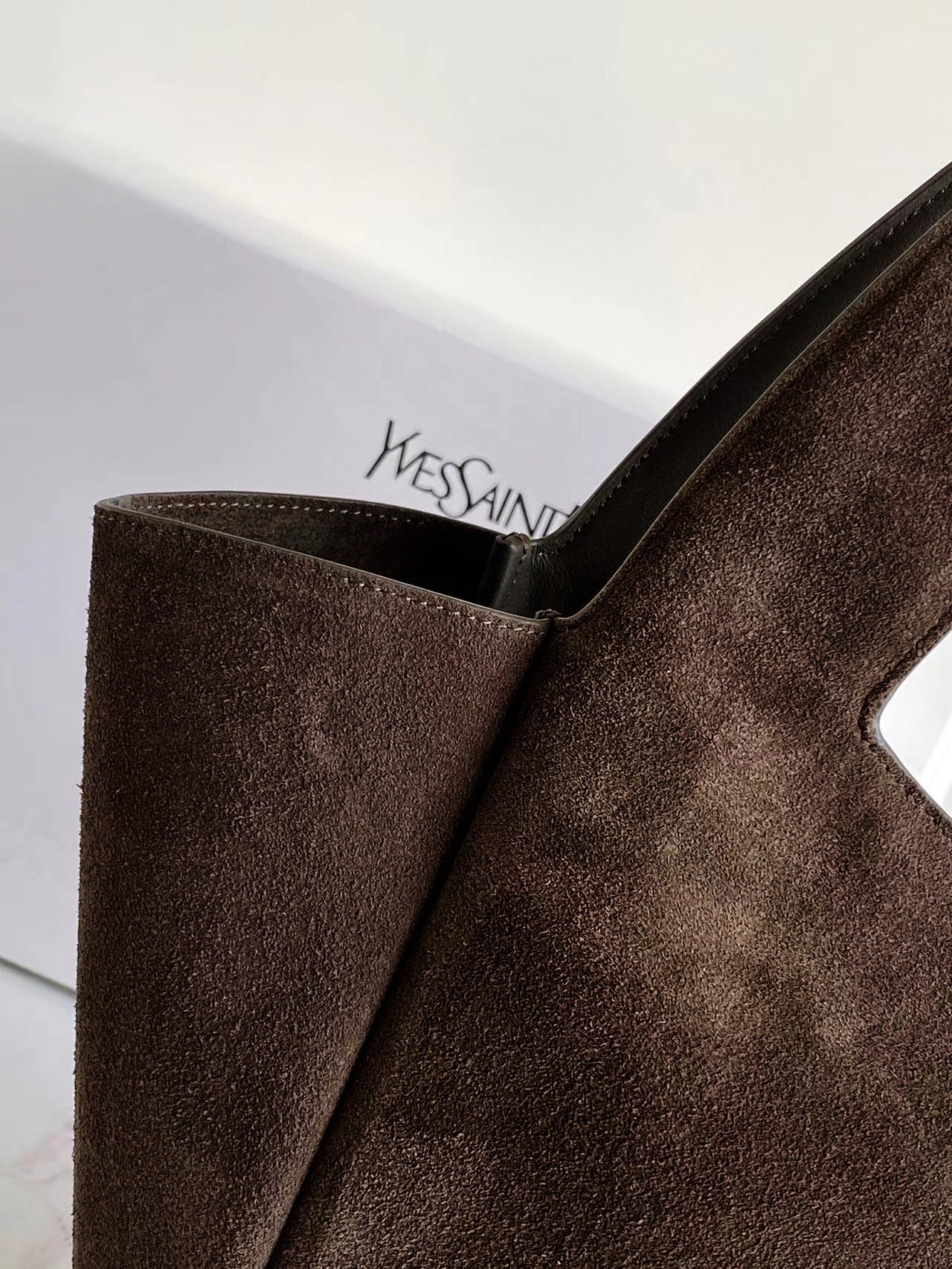 Saint Laurent LE 5 À 7 BEA Suede Handbag