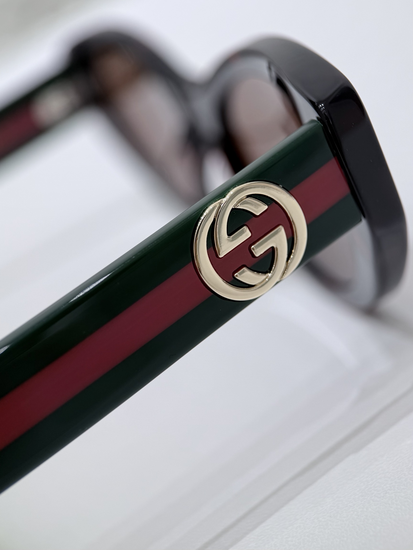 GUCCI Cat-eye frame sunglasses