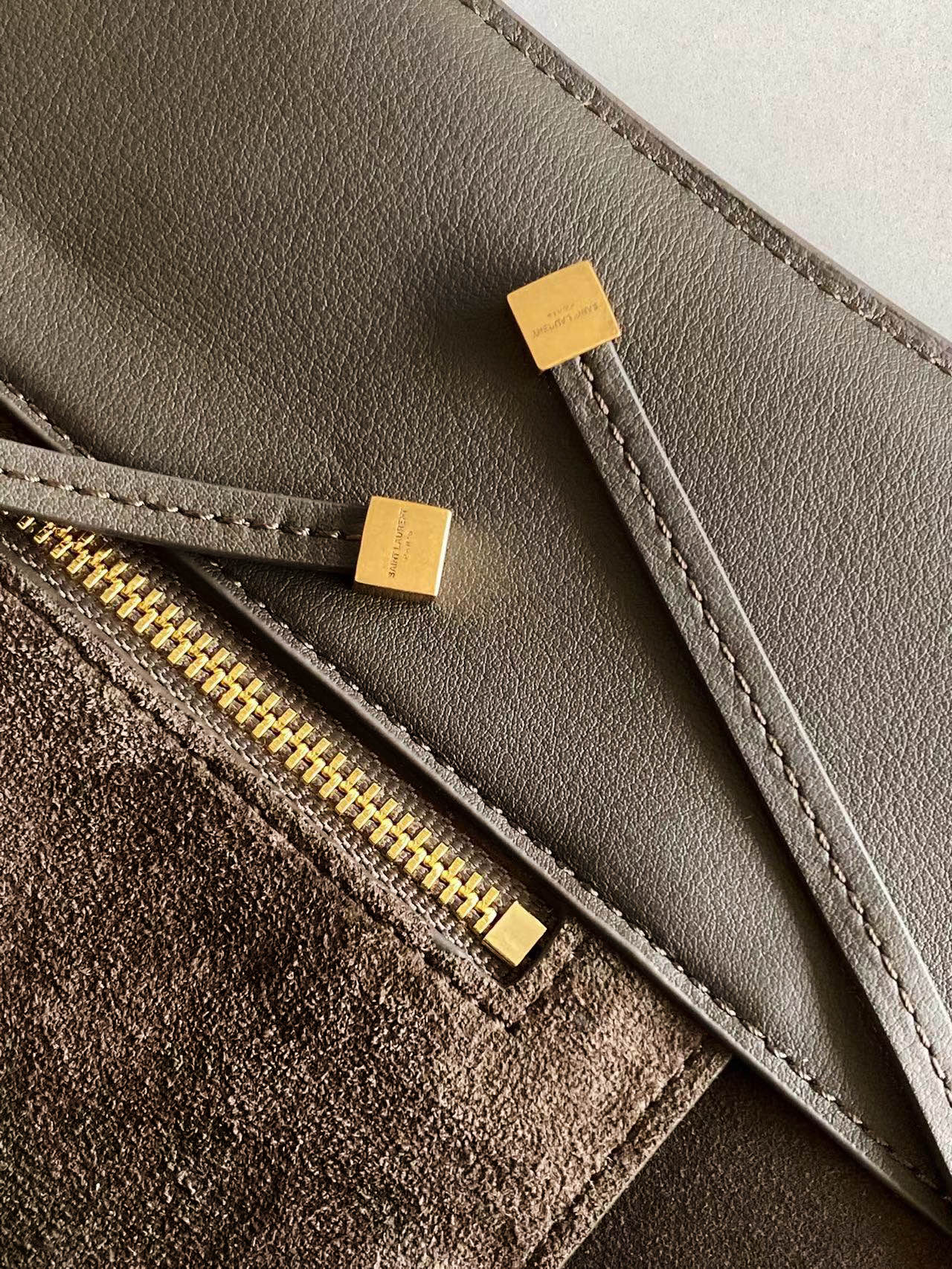 Saint Laurent LE 5 À 7 BEA Suede Handbag