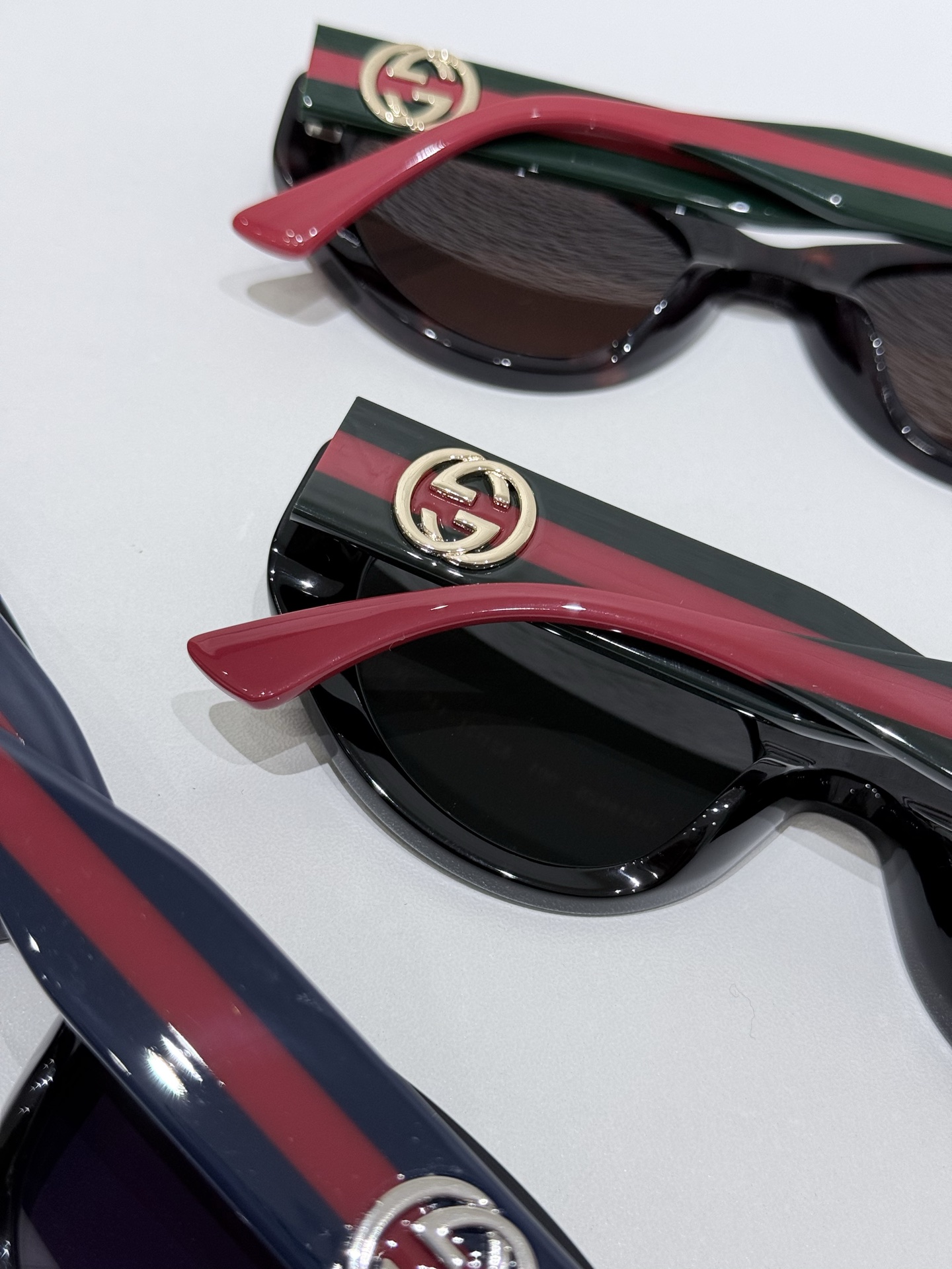GUCCI Cat-eye frame sunglasses