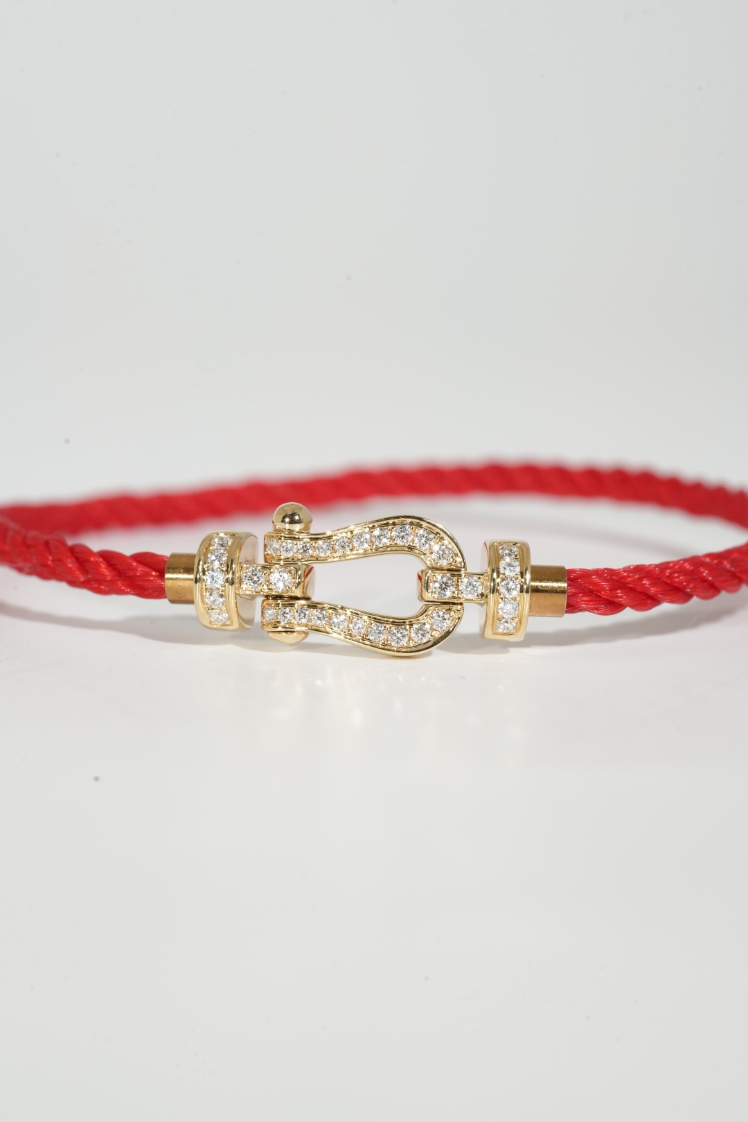 FRED Medium Full-Diamond Horseshoe Buckle Red Cord Bracelet