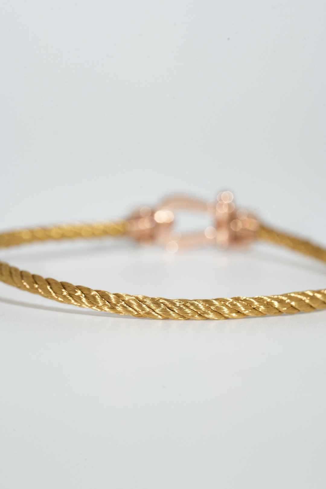 FRED Medium Full-Diamond Horseshoe Buckle Gold Cord Bracelet