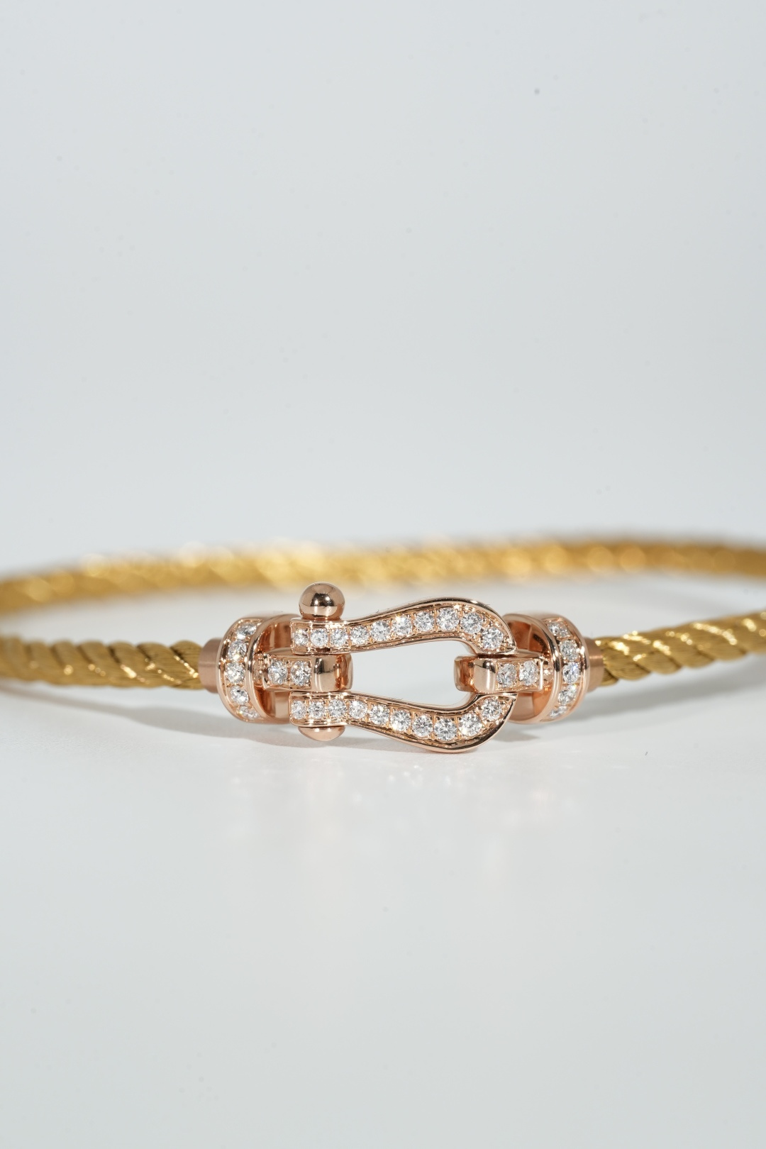 FRED Medium Full-Diamond Horseshoe Buckle Gold Cord Bracelet