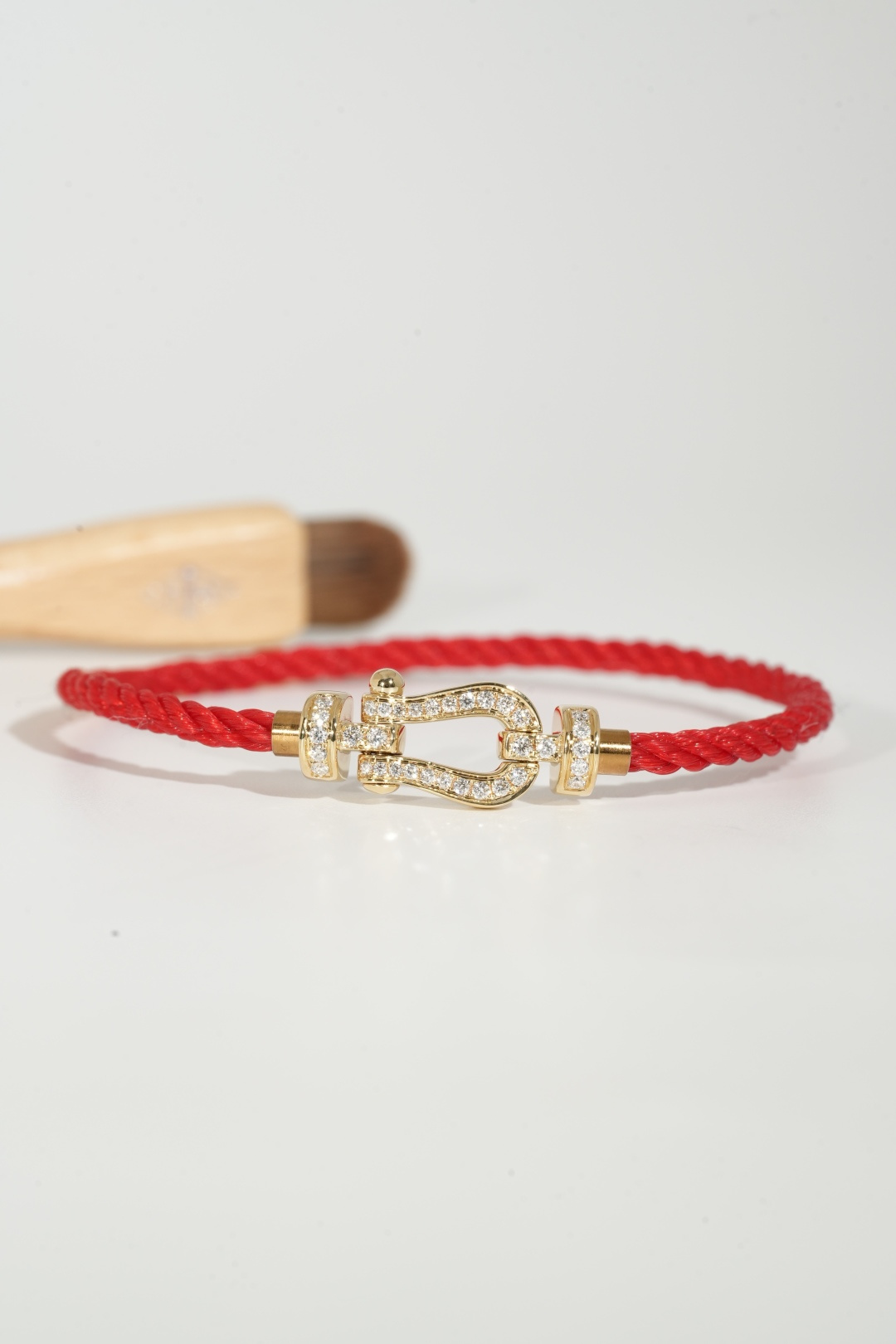 FRED Medium Full-Diamond Horseshoe Buckle Red Cord Bracelet