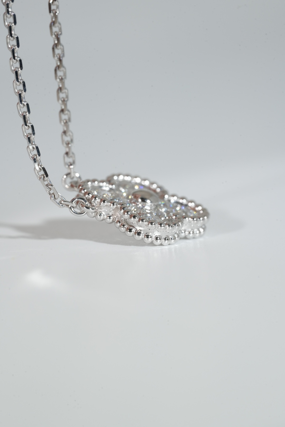 VCA Full-Diamond Single-Motif Necklace (White Gold)