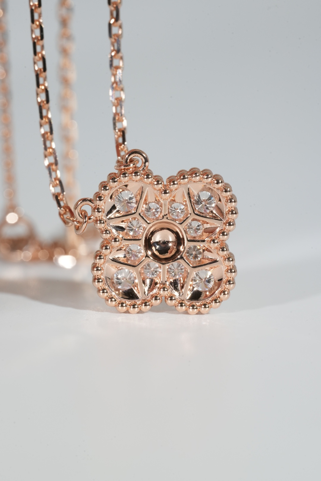 VCA Full-Diamond Single-Motif Necklace (Rose Gold)