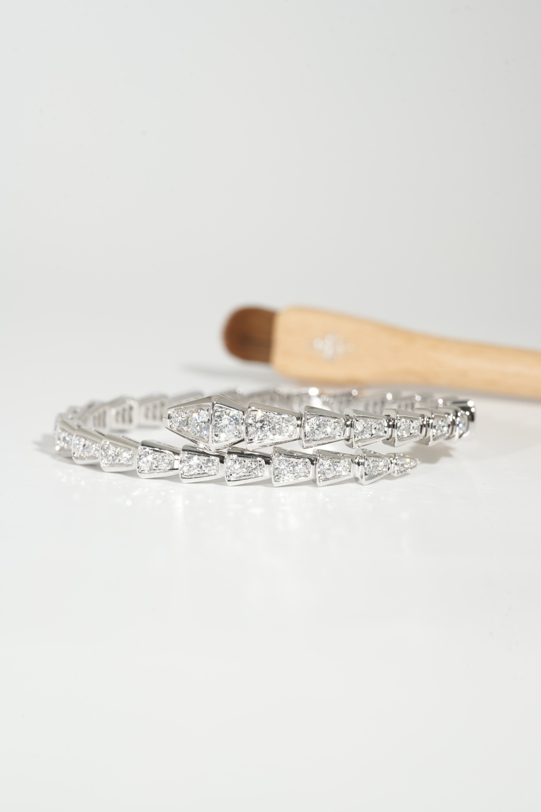 BVLGARI Full-Diamond Serpenti Bangle