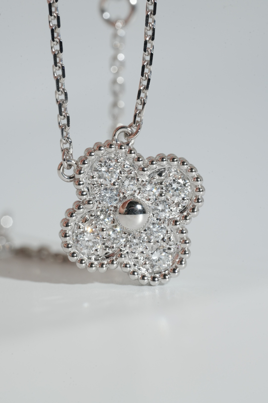 VCA Full-Diamond Single-Motif Necklace (White Gold)