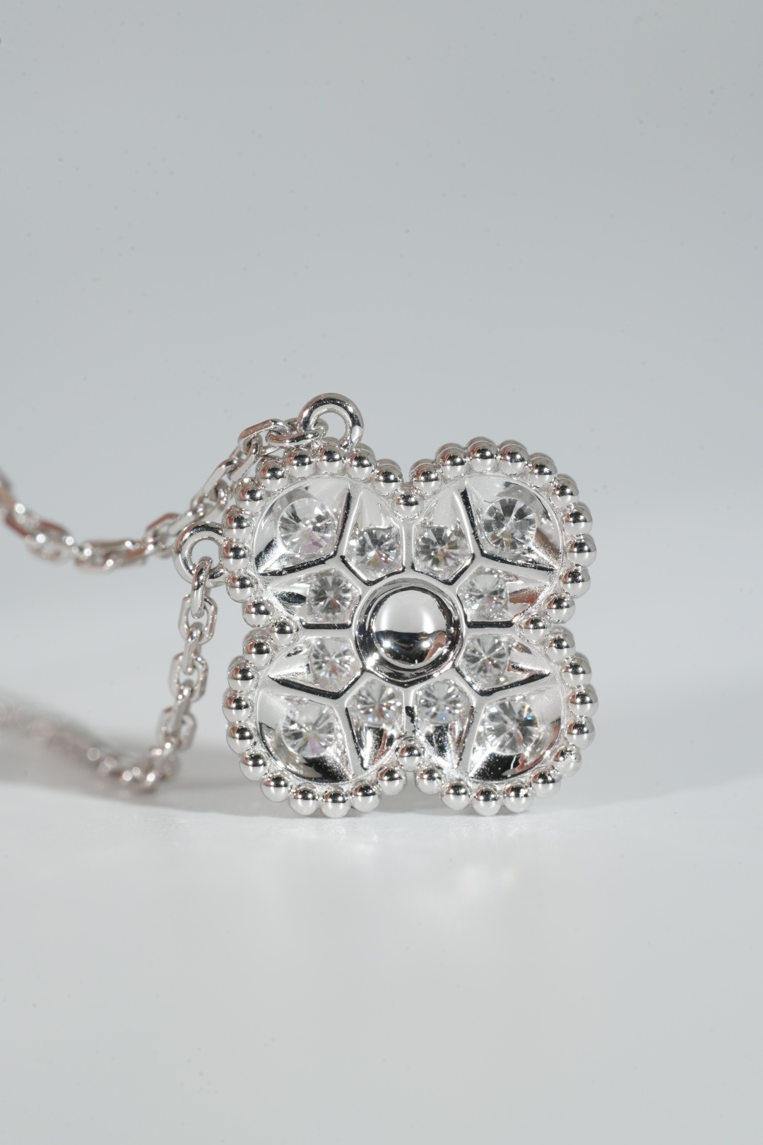 VCA Full-Diamond Single-Motif Necklace (White Gold)