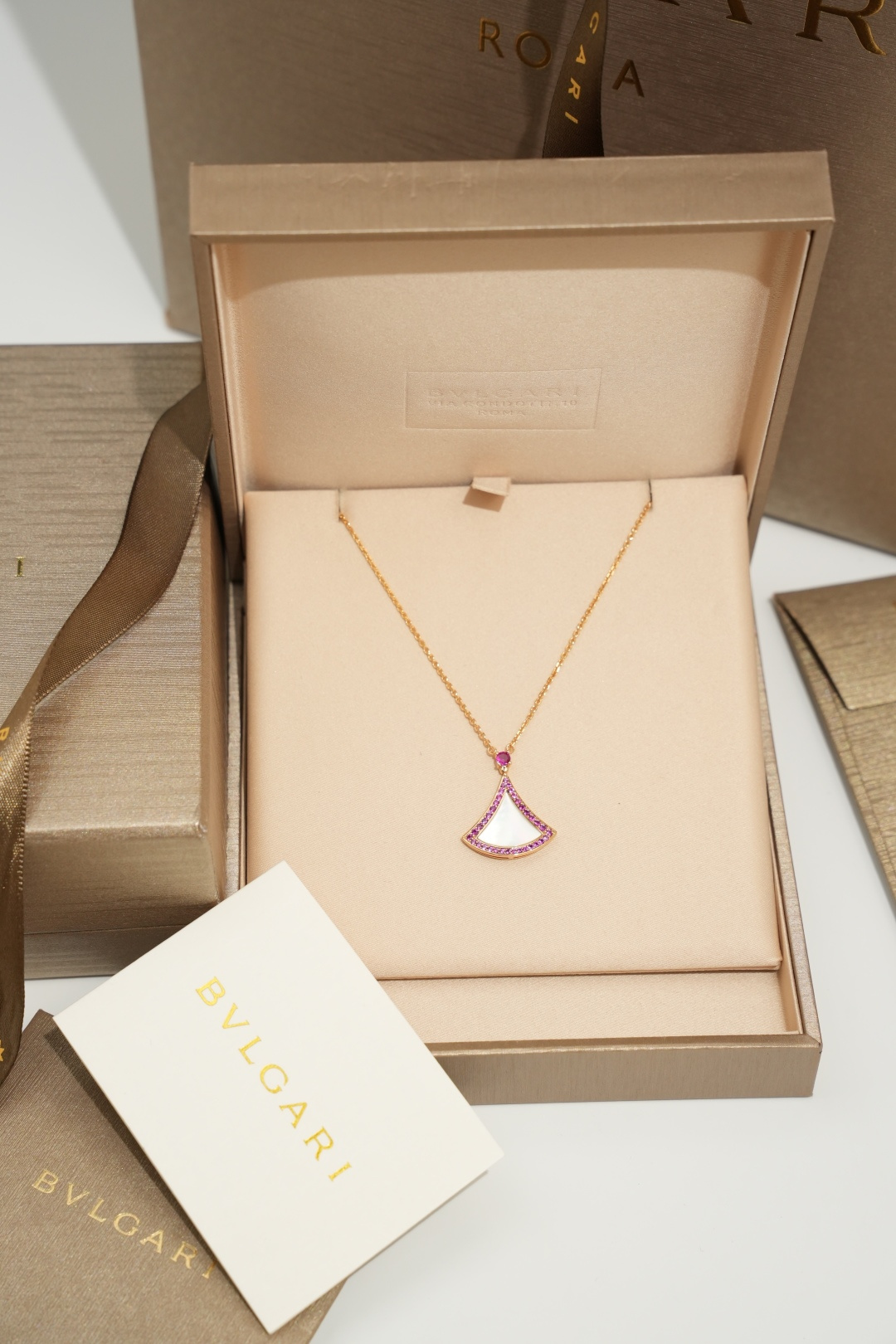 BVLGARI Red Diamond & White Mother-of-pearl Fan Necklace