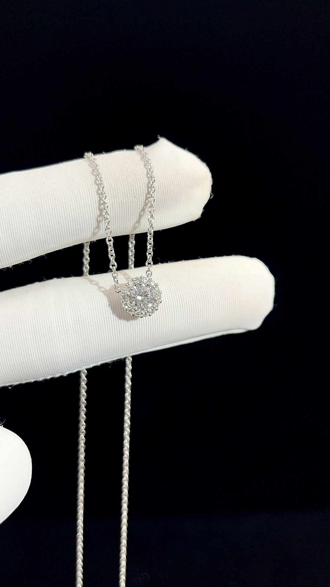GRAFF Round Diamond Necklace