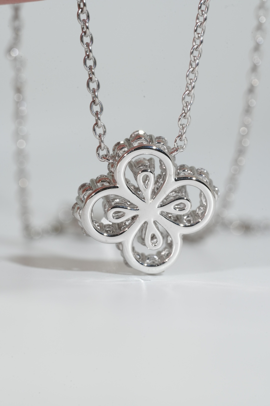 Harry Winston Medium Loop Necklace