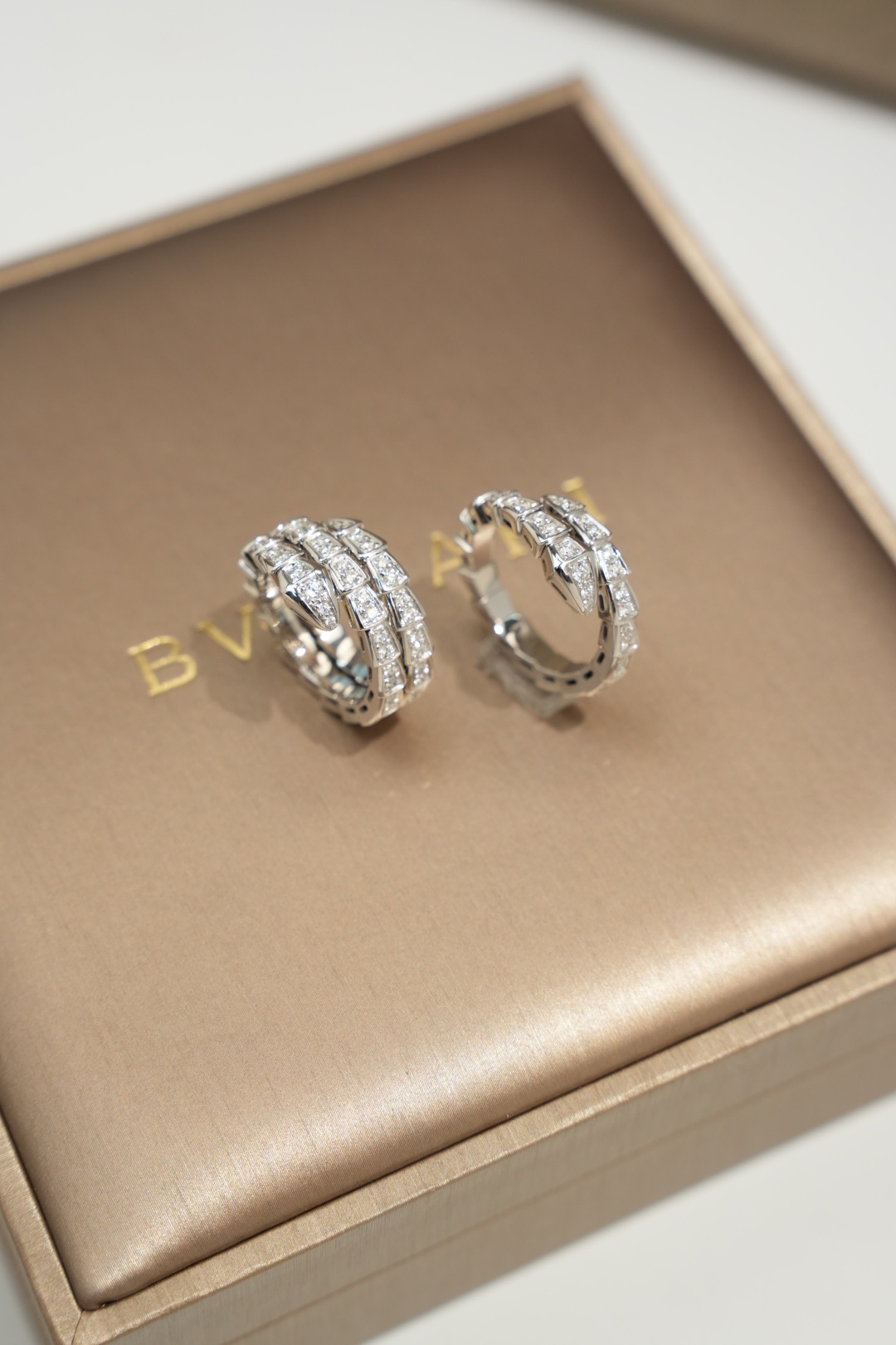 BVLGARI Full-Diamond Serpenti Ring (Triple Coil)