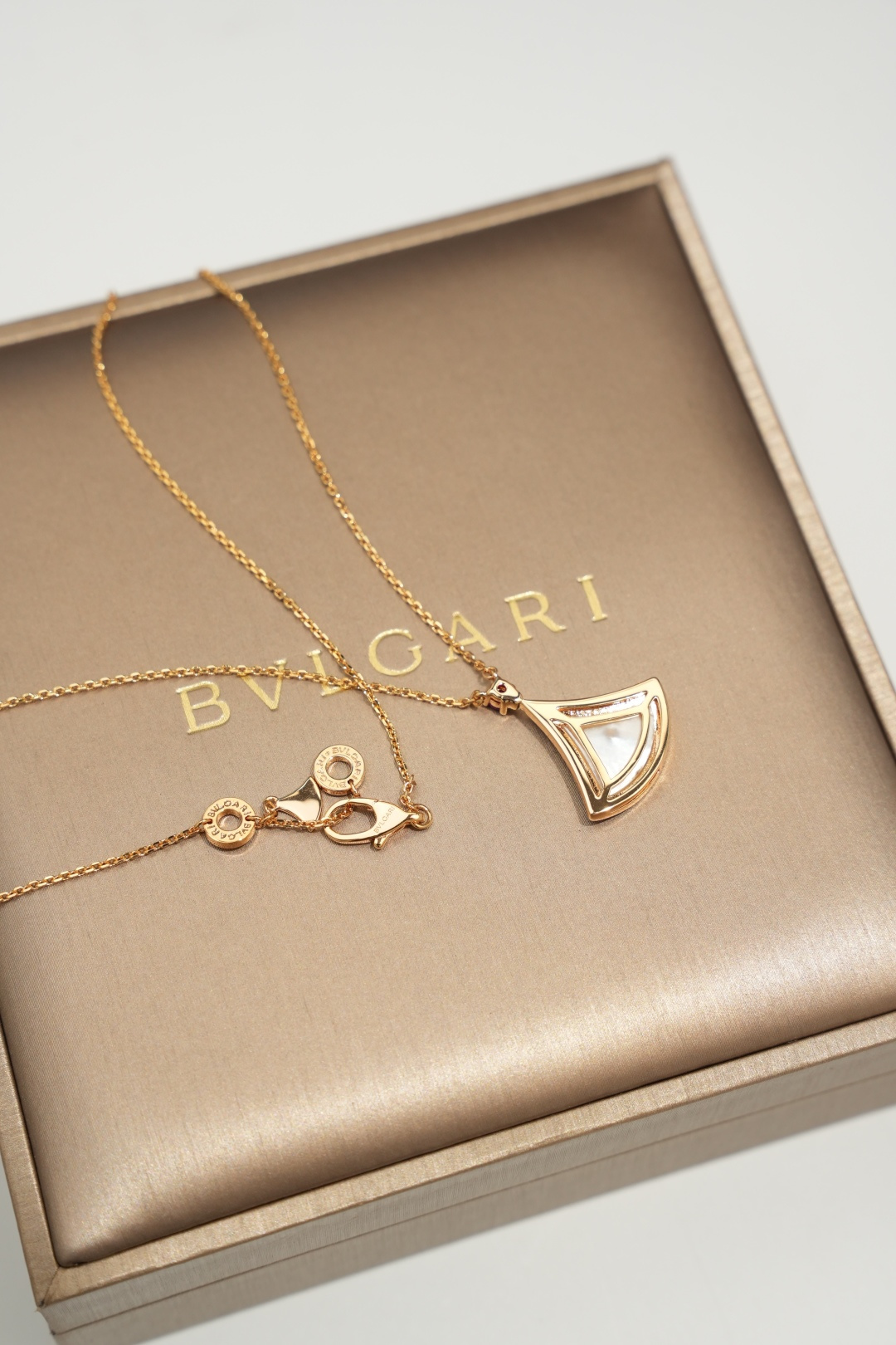 BVLGARI Red Diamond & White Mother-of-pearl Fan Necklace