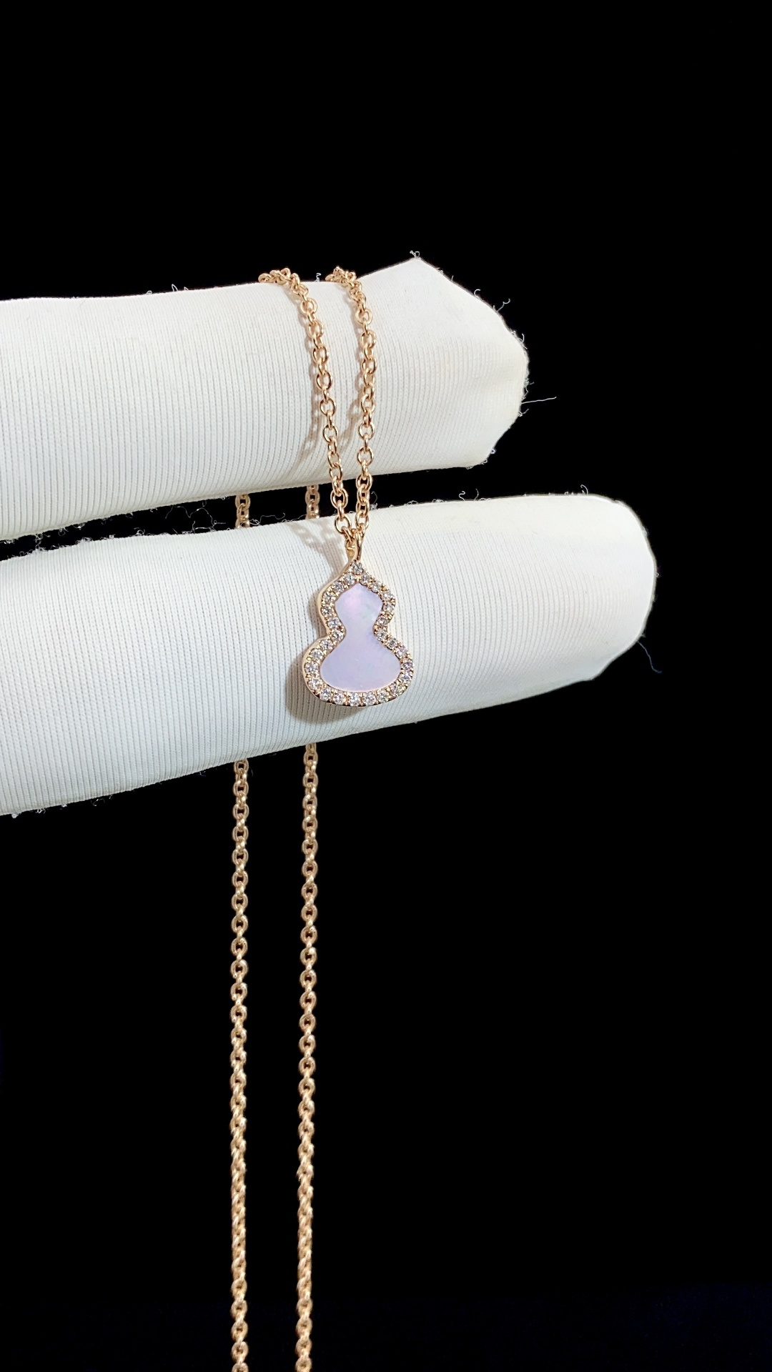 Qeelin Wulu White Mother-of-Pearl Necklace