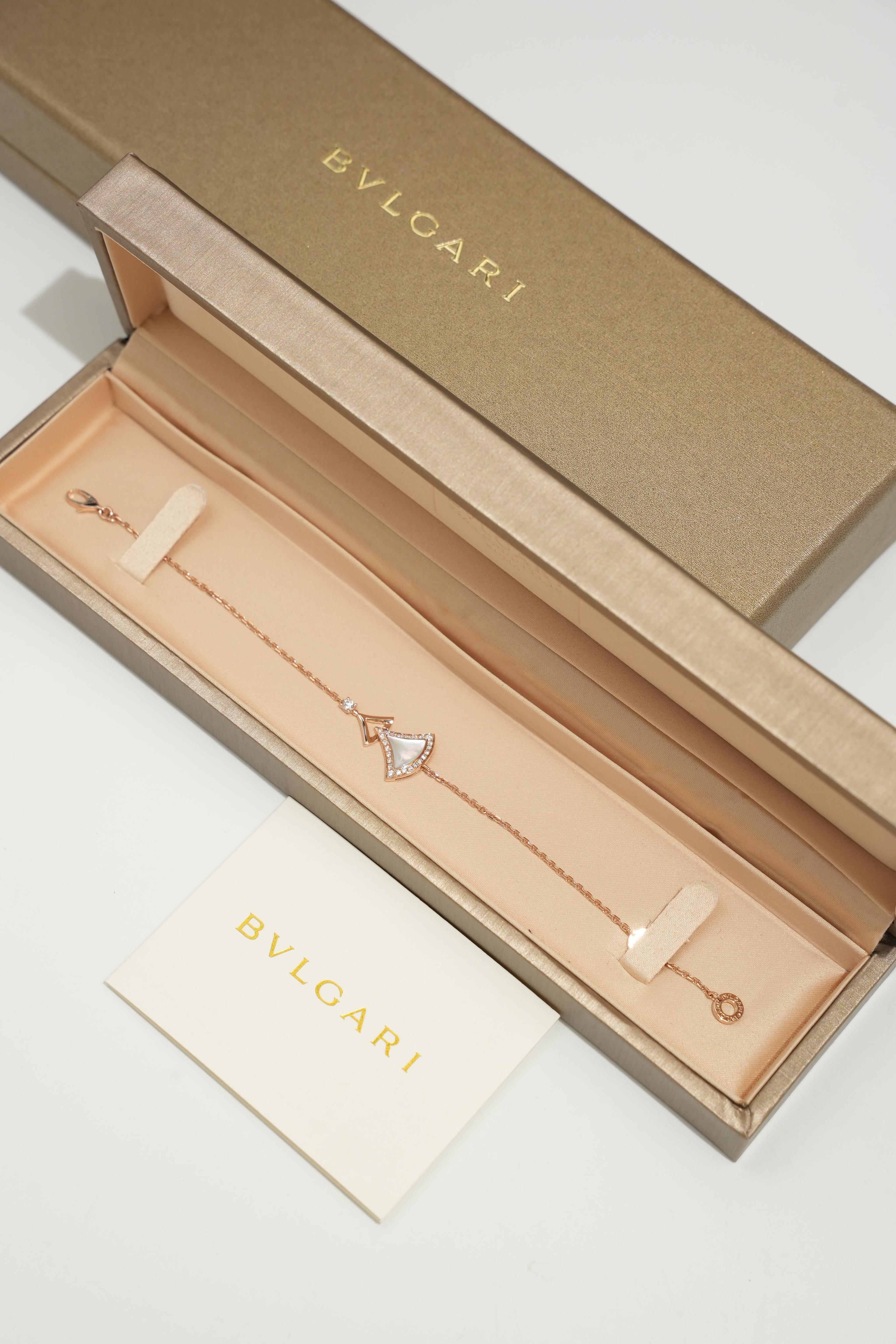 BVLGARI White Mother-of-Pearl Double-Fan Bracelet