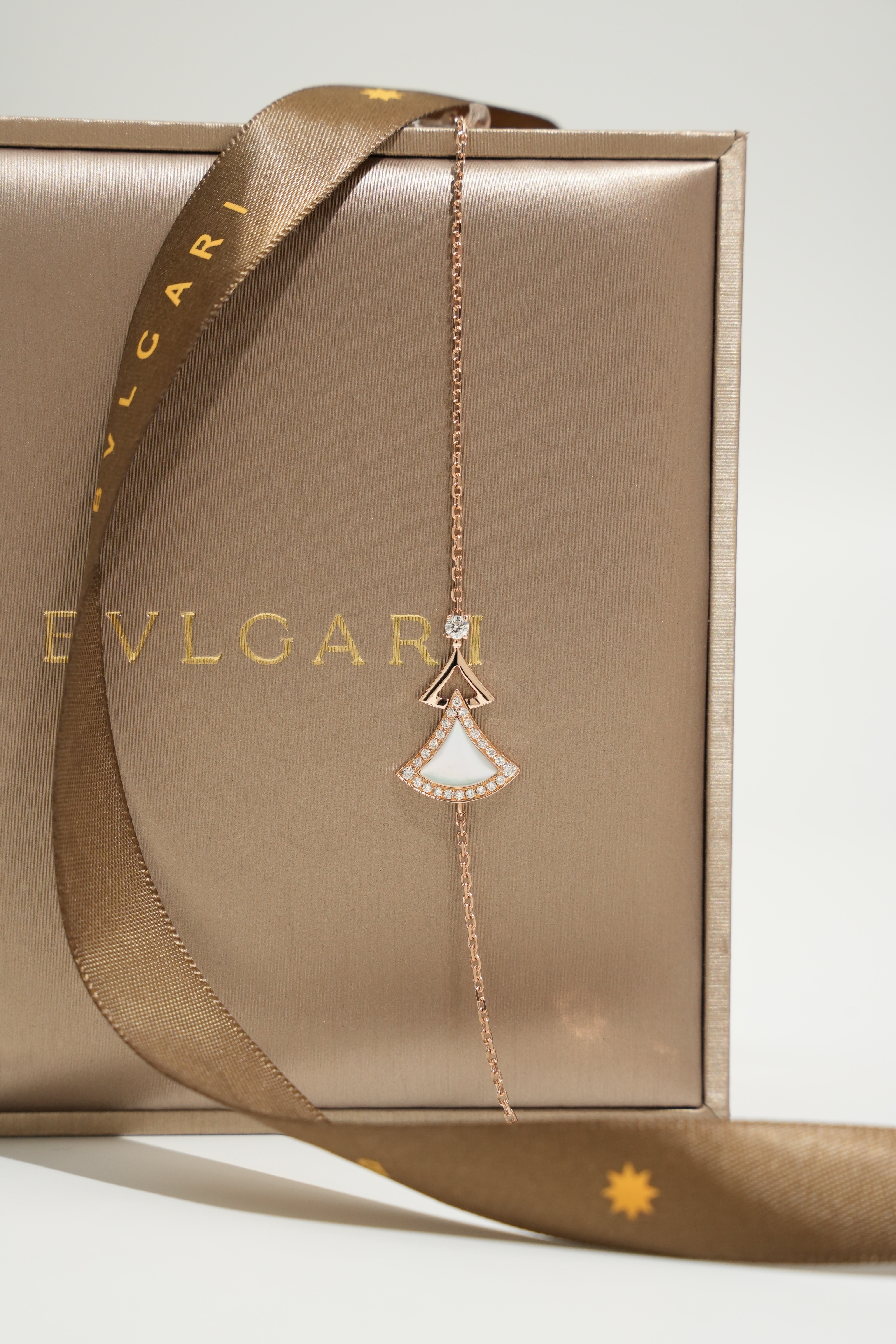 BVLGARI White Mother-of-Pearl Double-Fan Bracelet