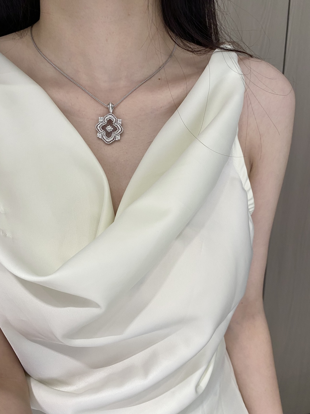 Boucheron Brushed Openwork Single Flower Necklace