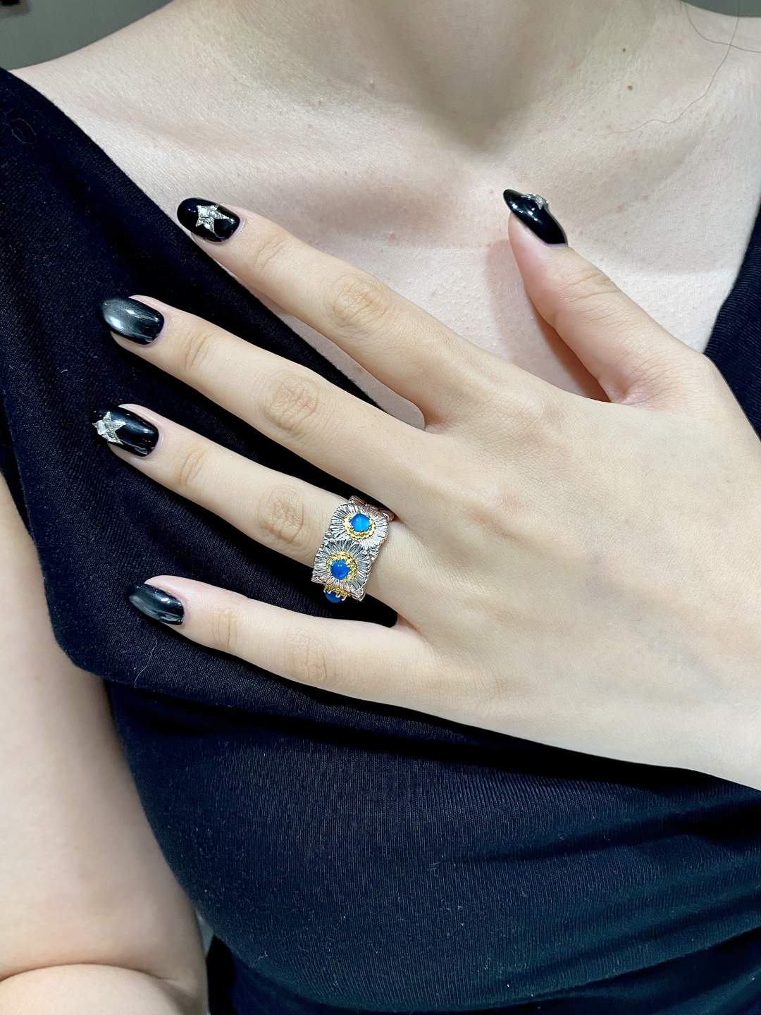 Boucheron Deep Blue Agate Daisy Ring