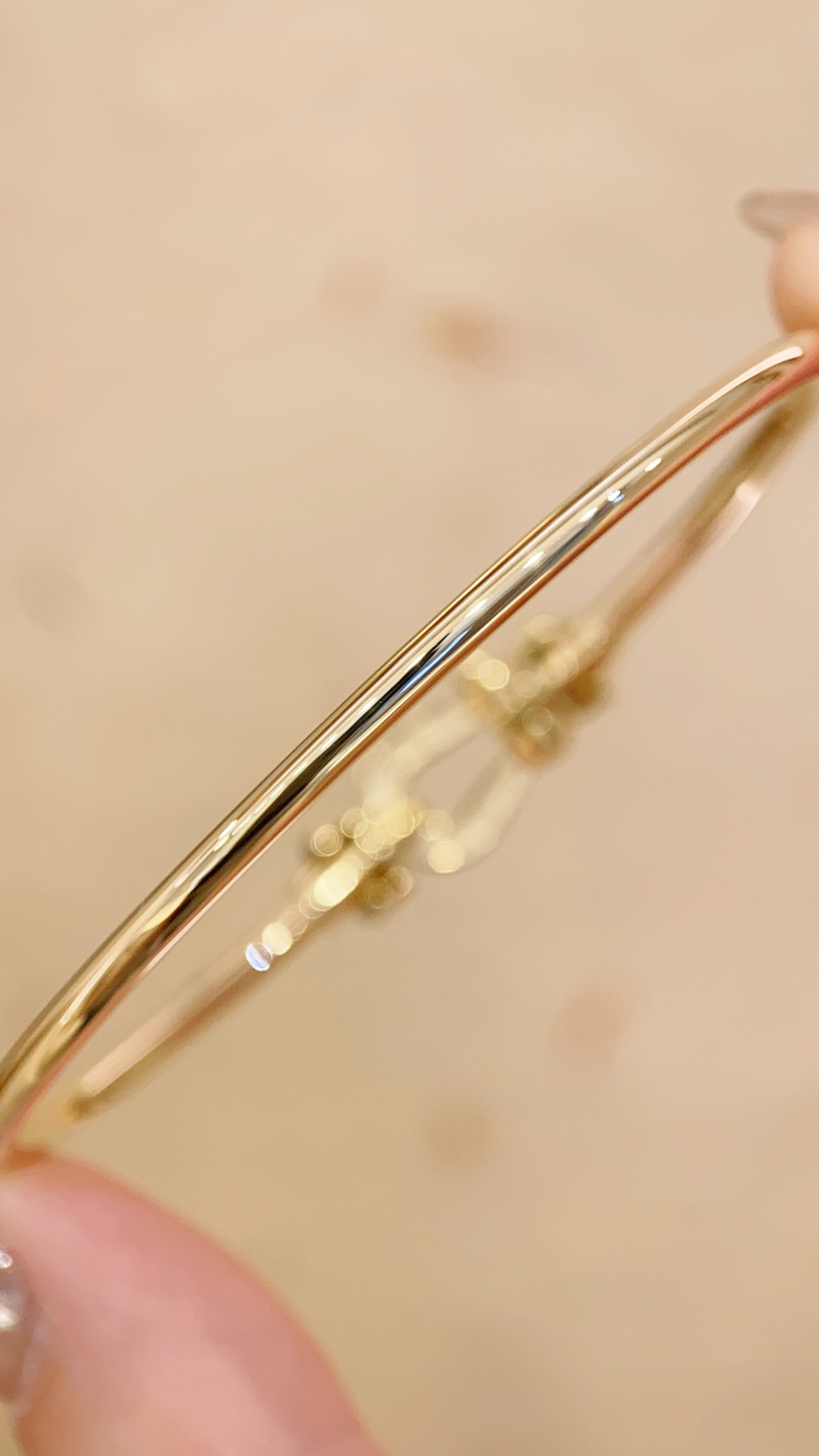 FRED Full-Diamond Horseshoe-Clasp Bangle