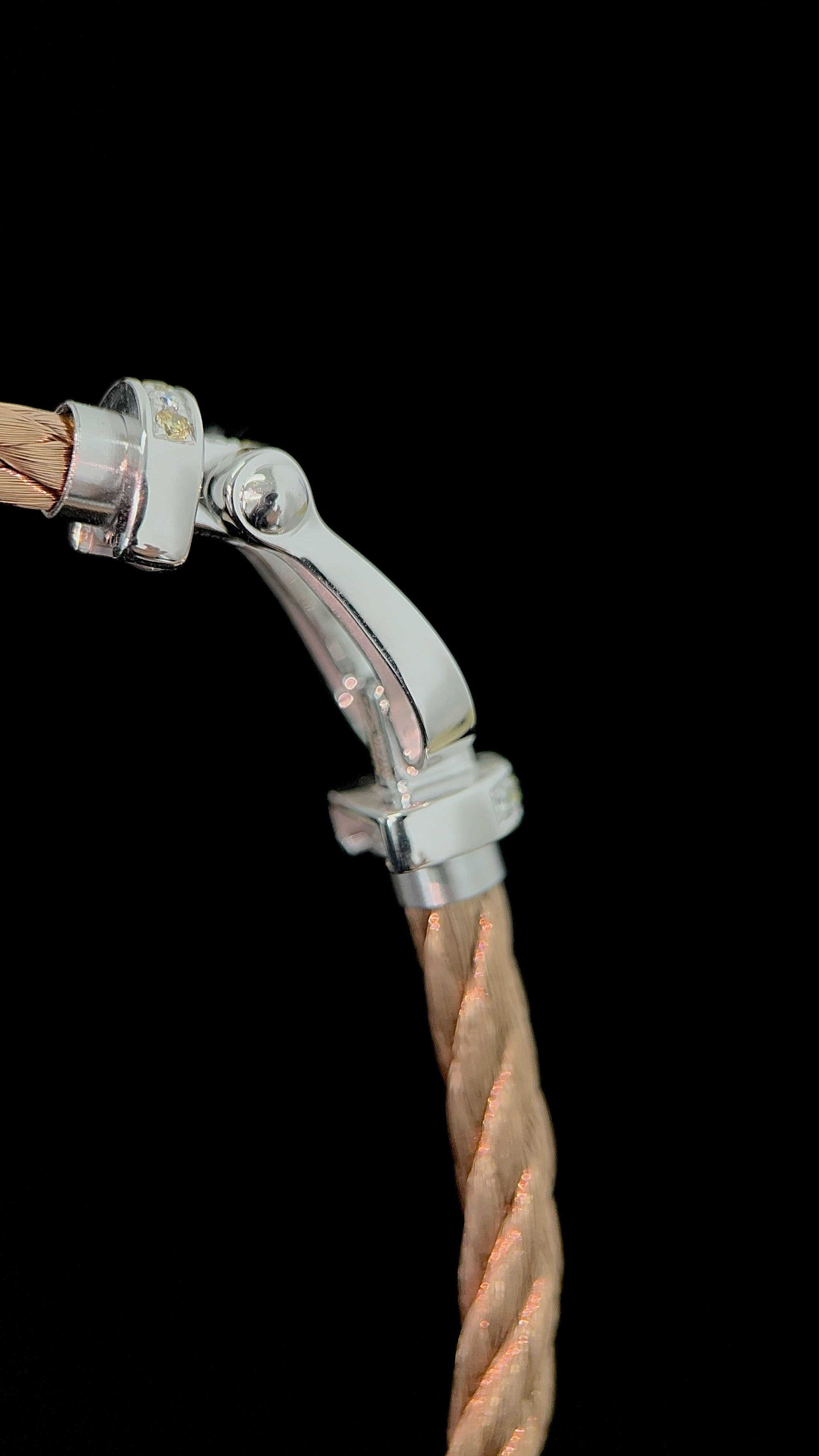 FRED Half-Diamond Horseshoe-Clasp Bangle