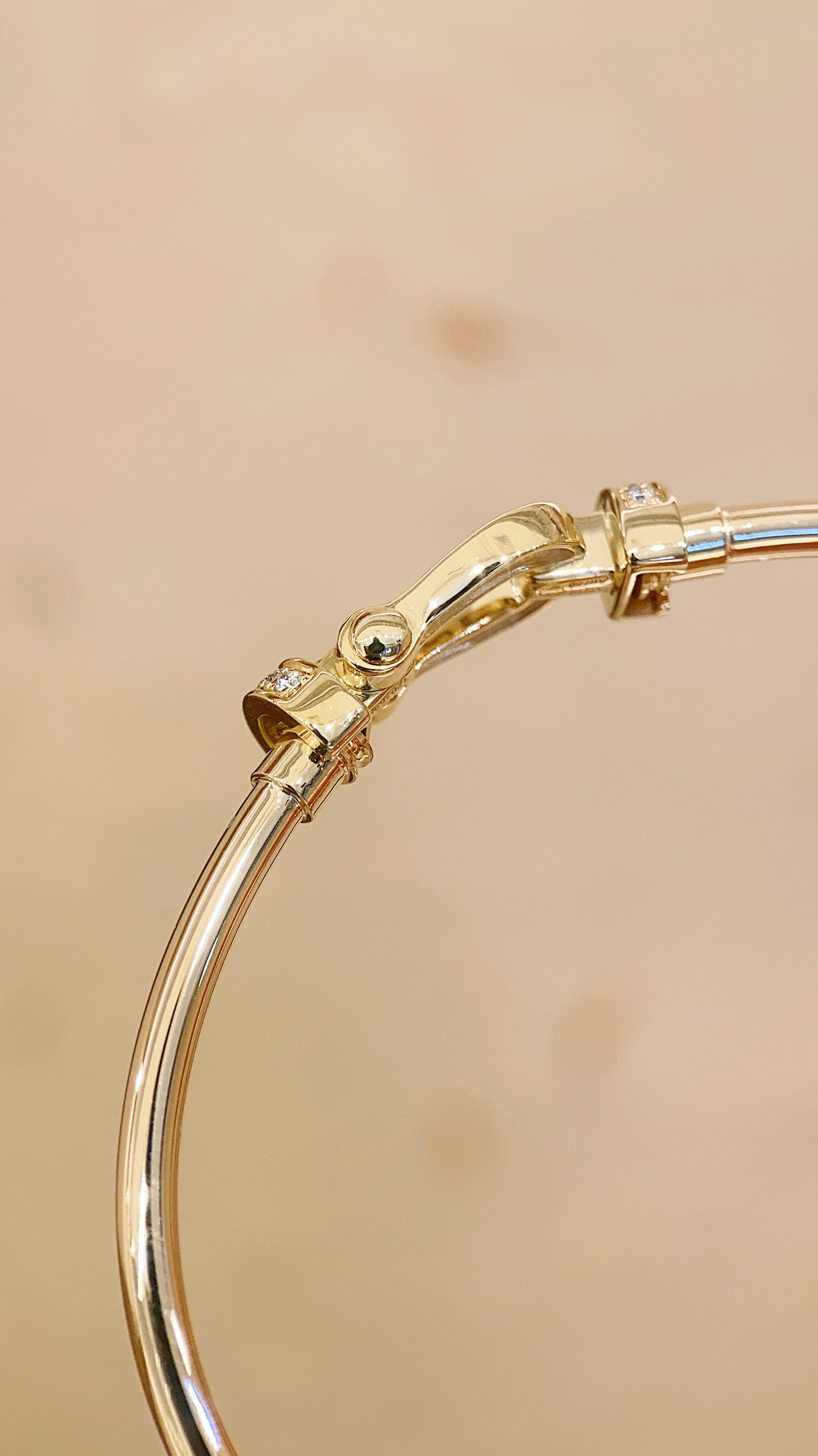 FRED Full-Diamond Horseshoe-Clasp Bangle