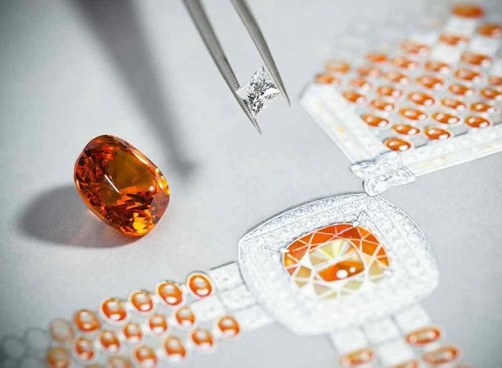 Chain-Attraction Necklace