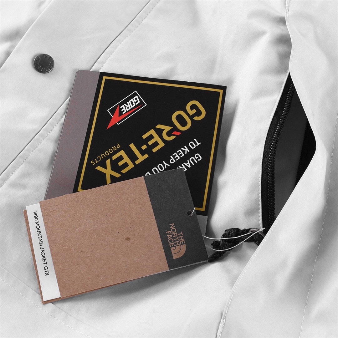 THE NORTH FACE 1990 Classic Outdoor Waterproof Jacket–White