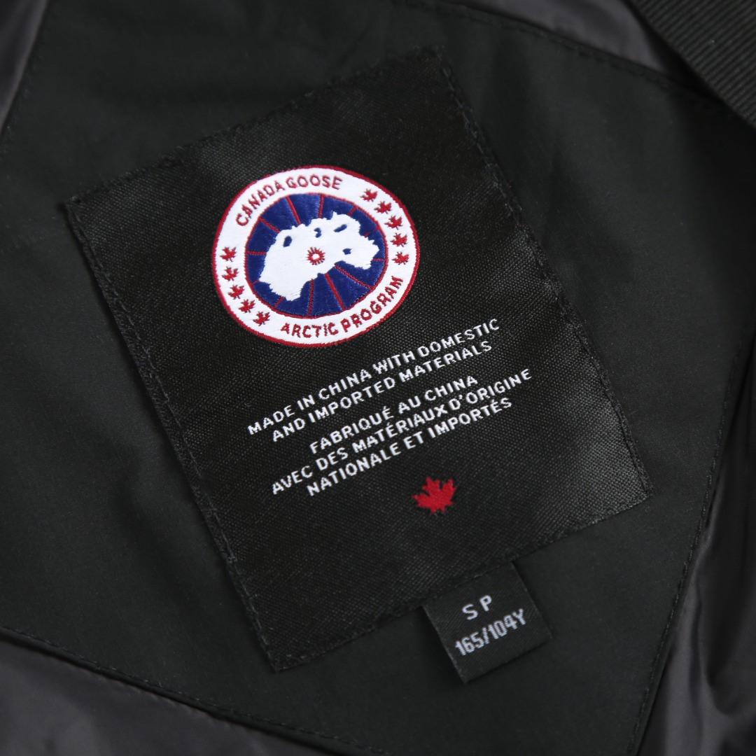 Canada Goose Women’s Hooded Down Jacket Black