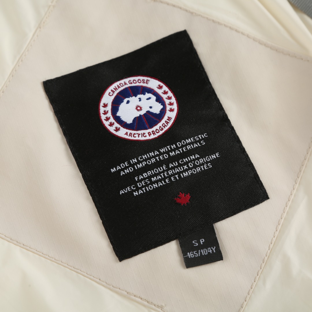 Canada Goose Women’s Hooded Down Jacket White