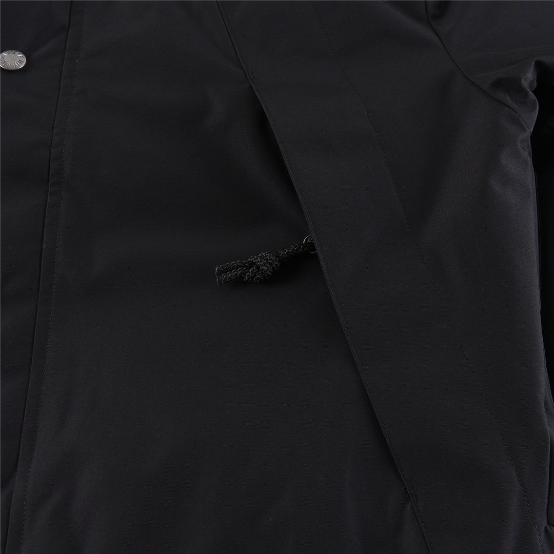 THE NORTH FACE 1990 Classic Outdoor Waterproof Jacket– Black