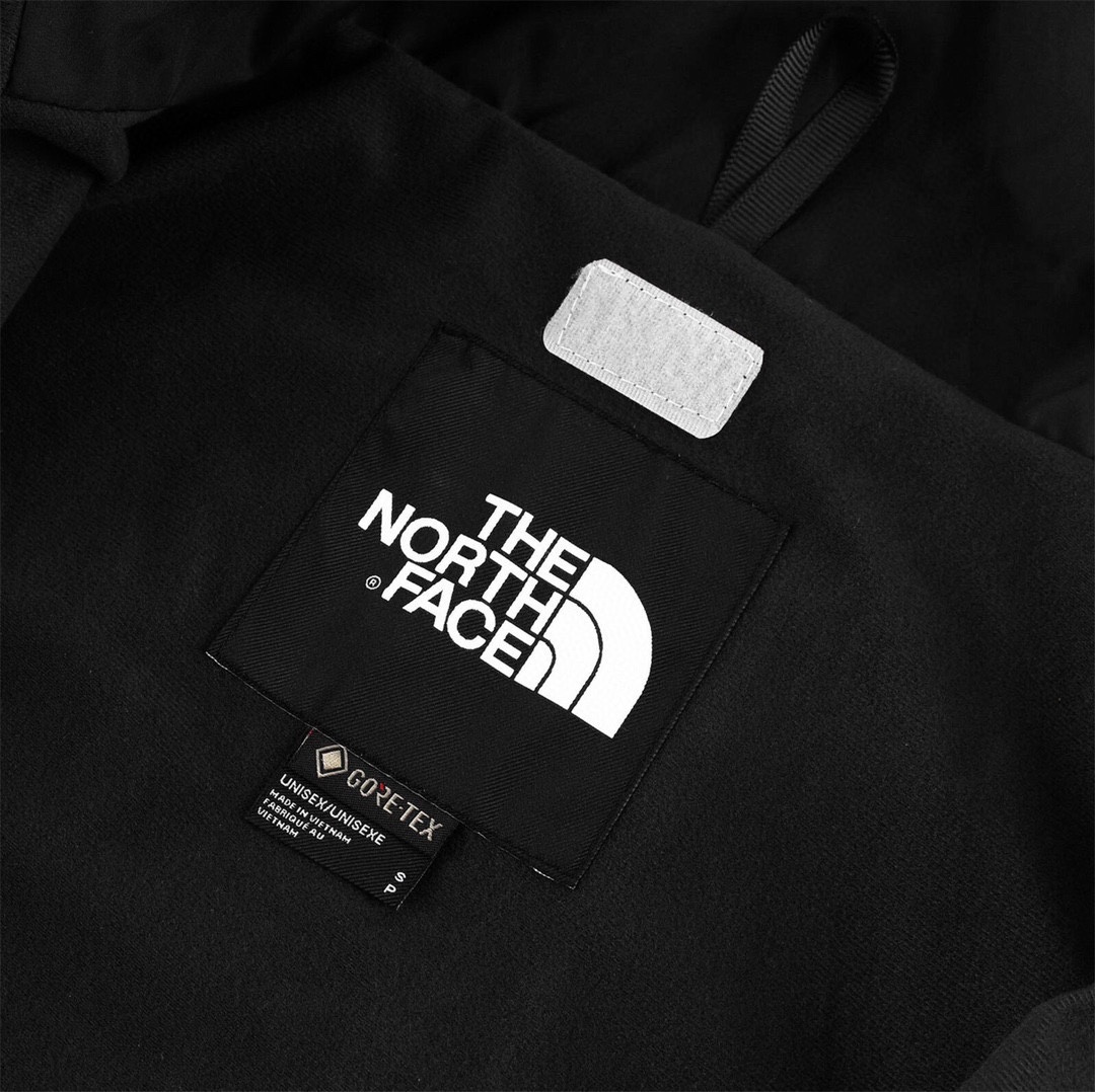 THE NORTH FACE 1990 Classic Outdoor Waterproof Jacket–White