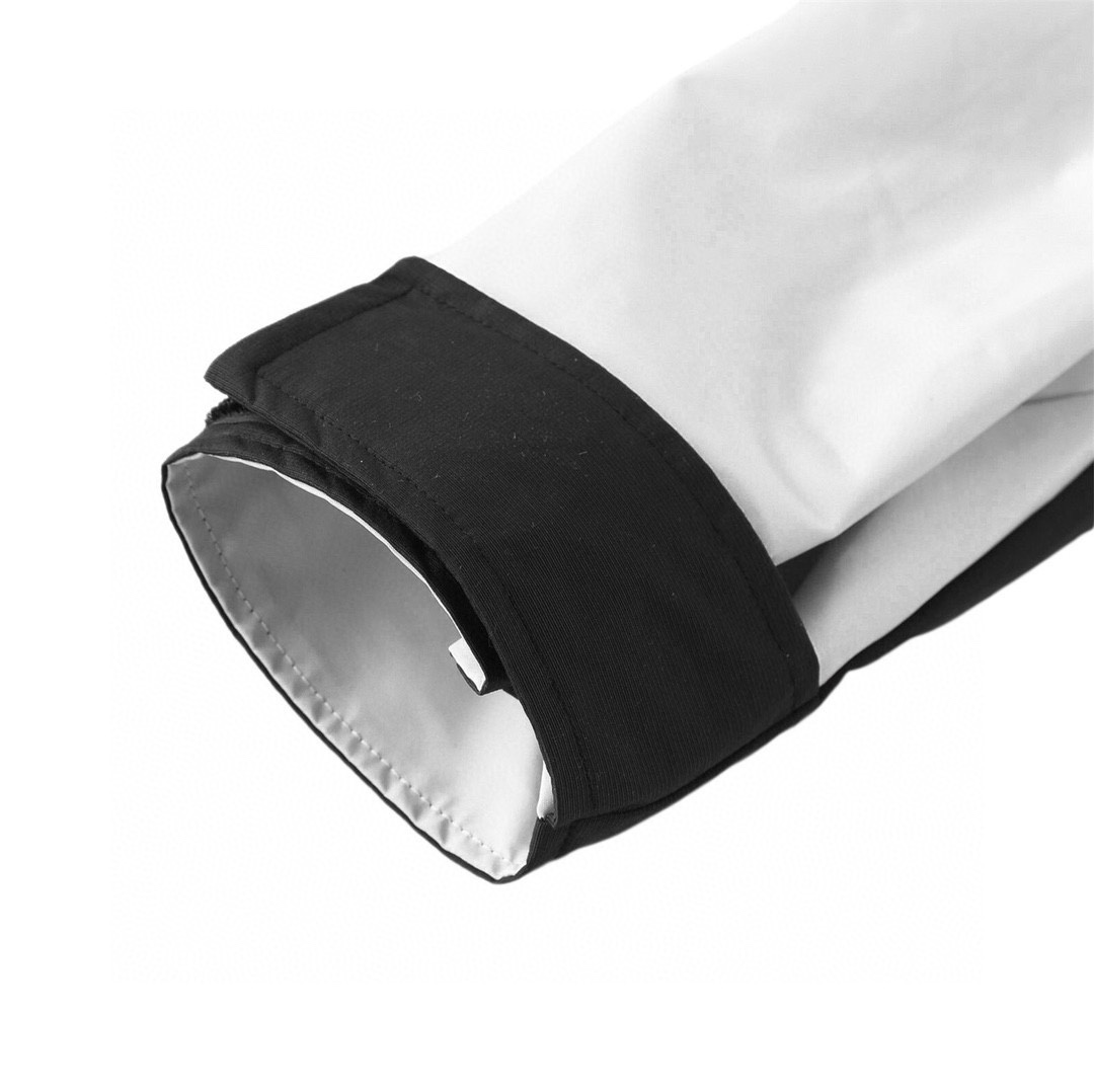 THE NORTH FACE 1990 Classic Outdoor Waterproof Jacket–White