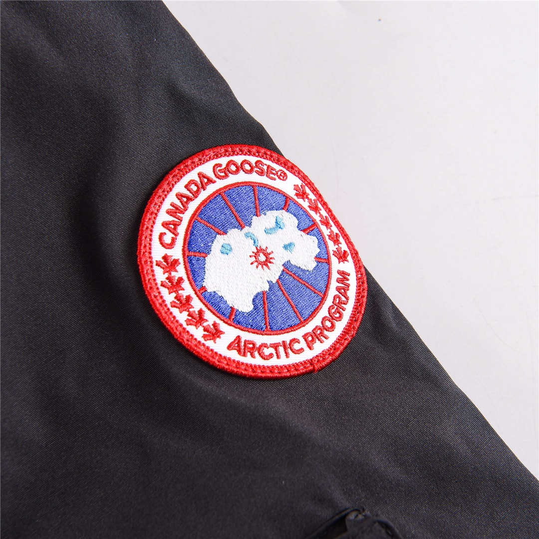 Canada Goose 10 Classic Down Jacket – Black